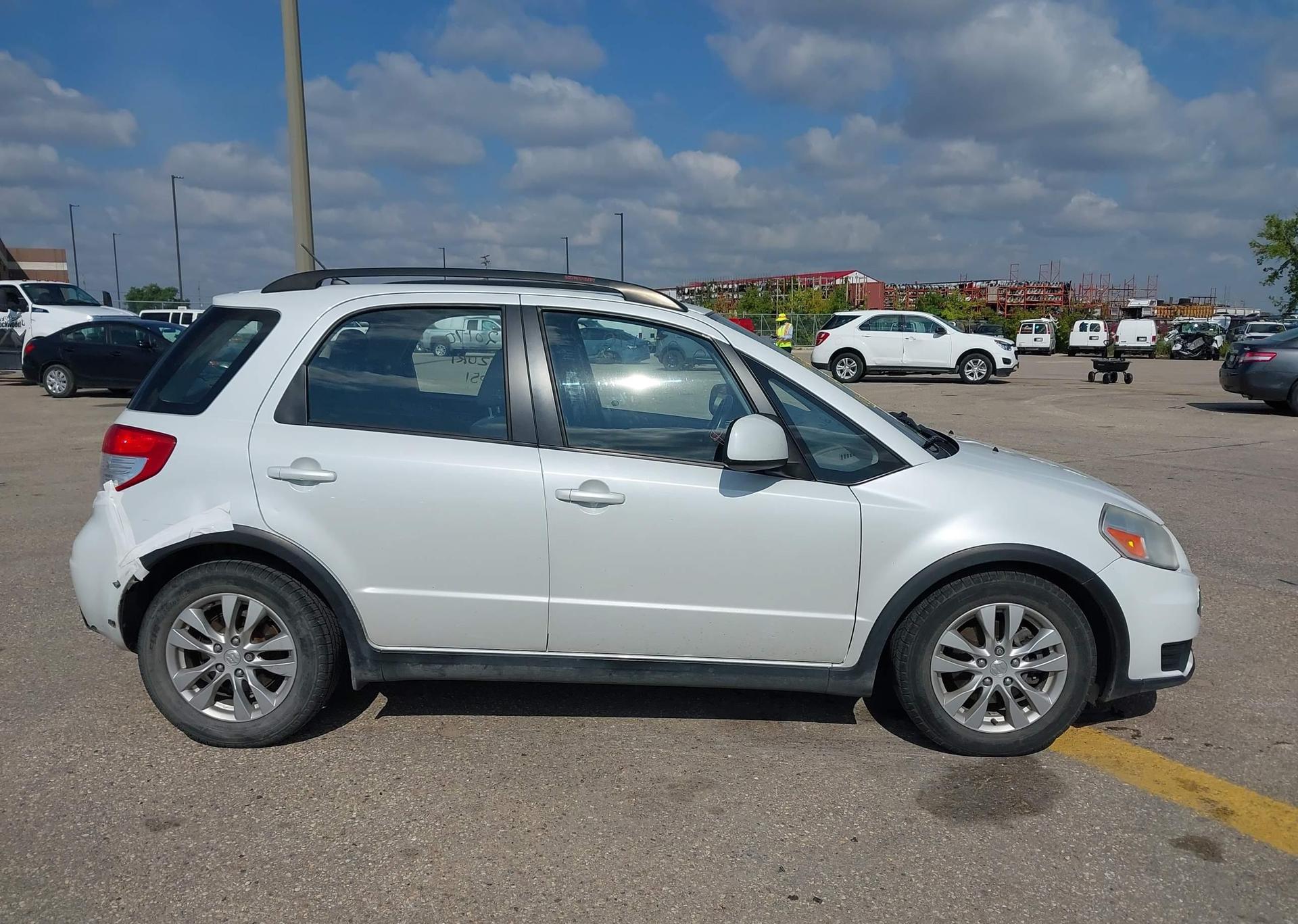 2013 SUZUKI SX4