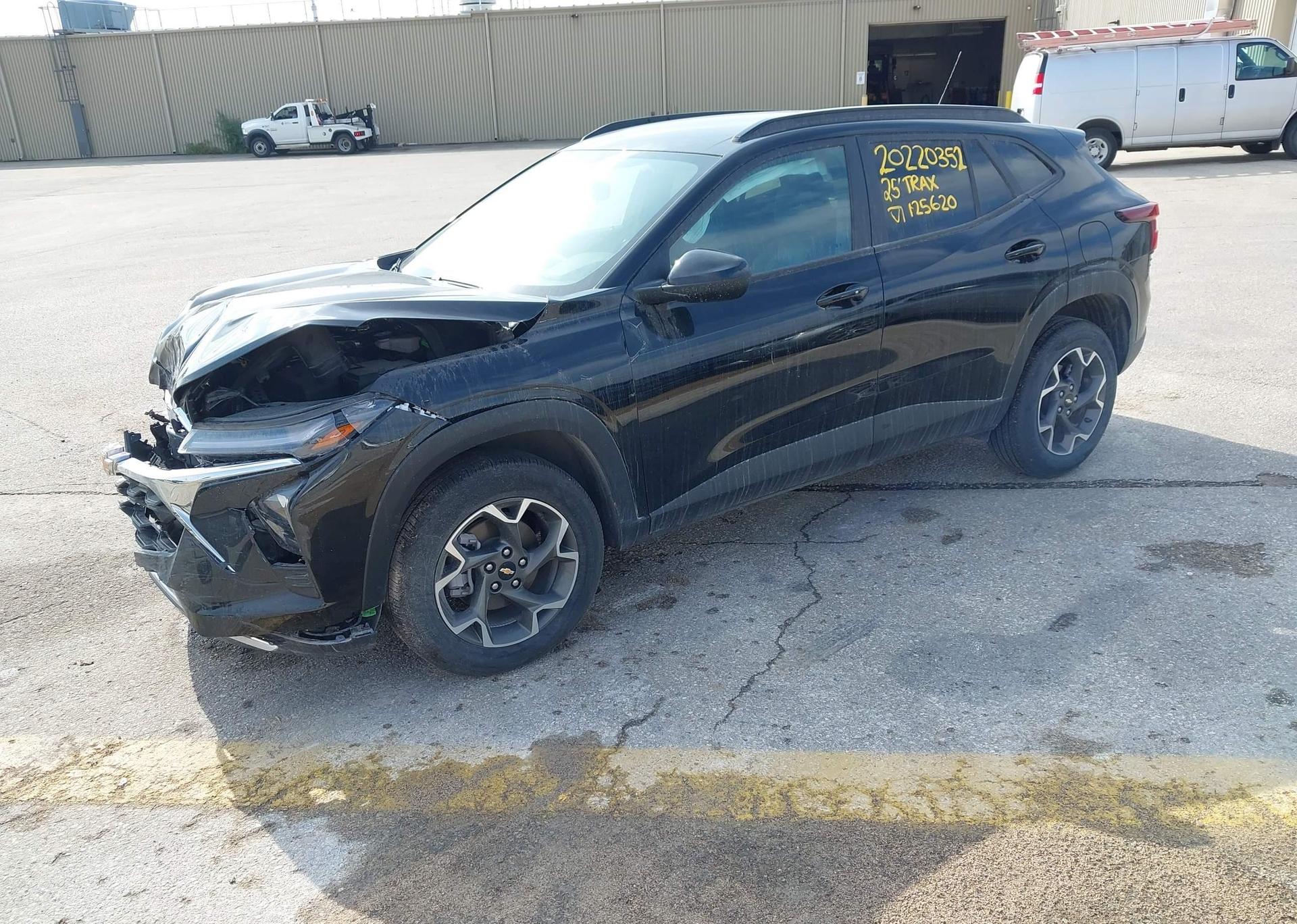 2025 CHEVROLET trax lt
