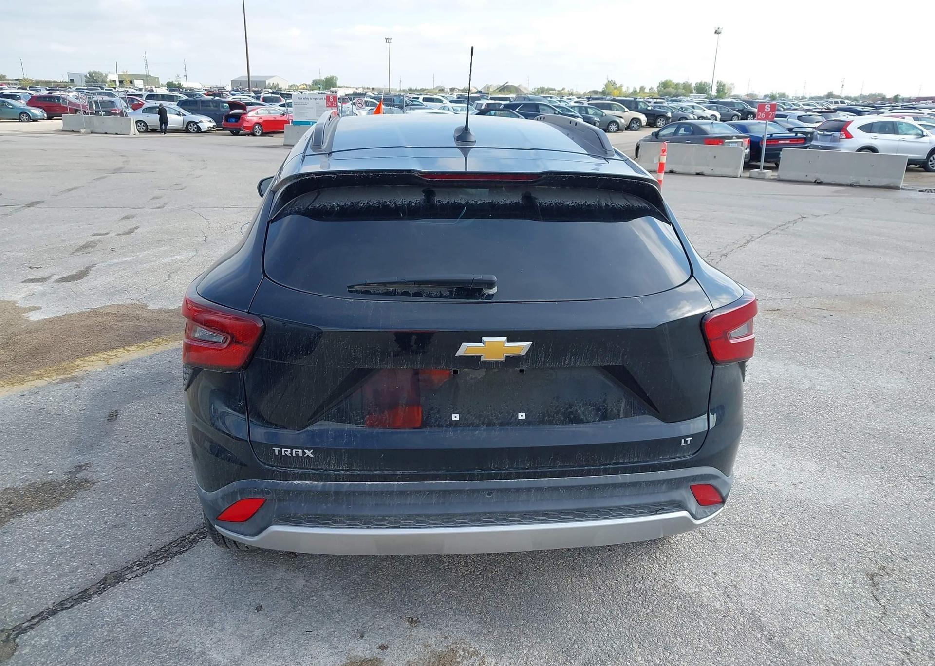 2025 CHEVROLET trax lt
