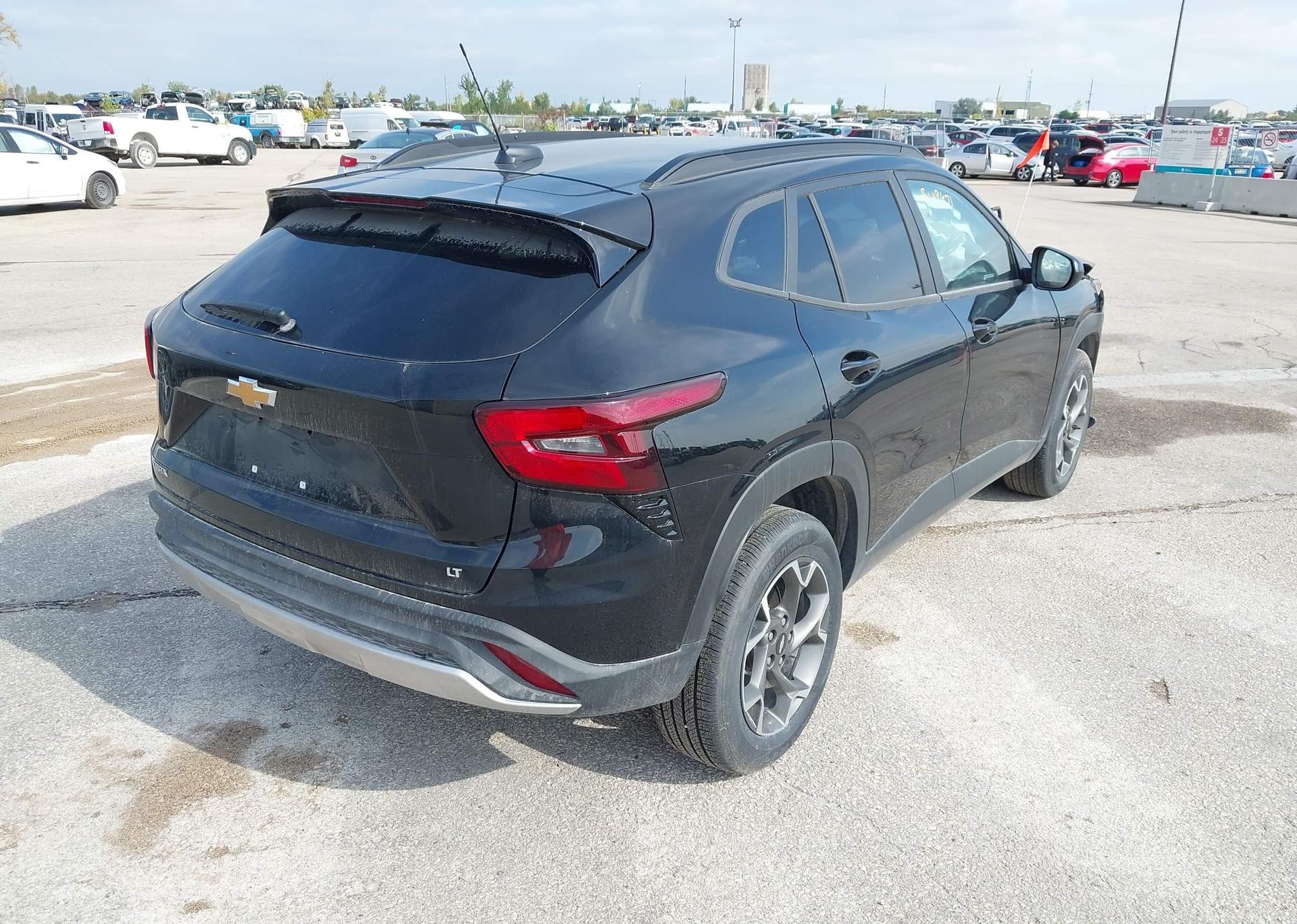 2025 CHEVROLET trax lt