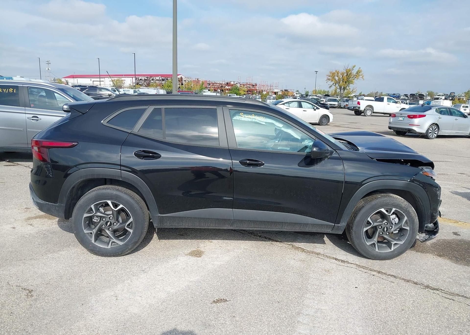 2025 CHEVROLET trax lt