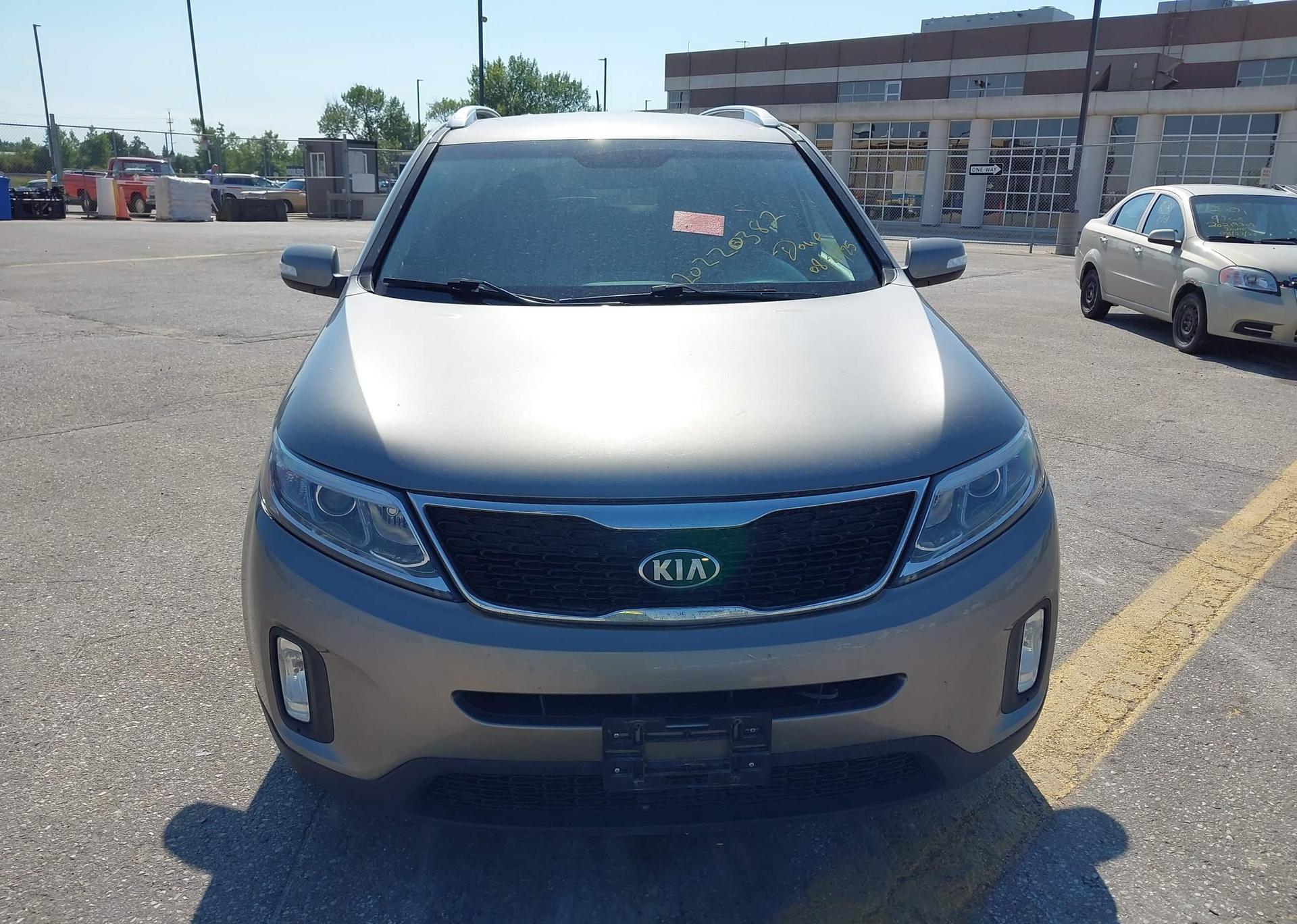 2014 KIA SORENTO LX