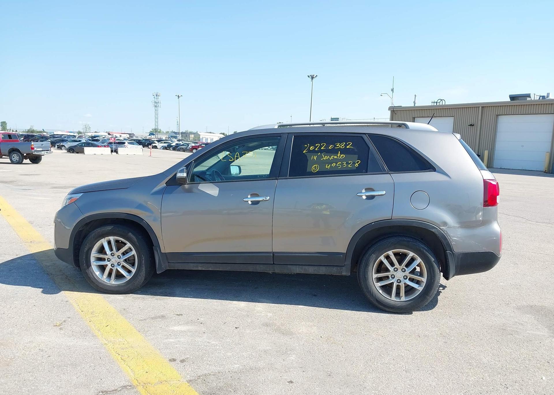 2014 KIA SORENTO LX