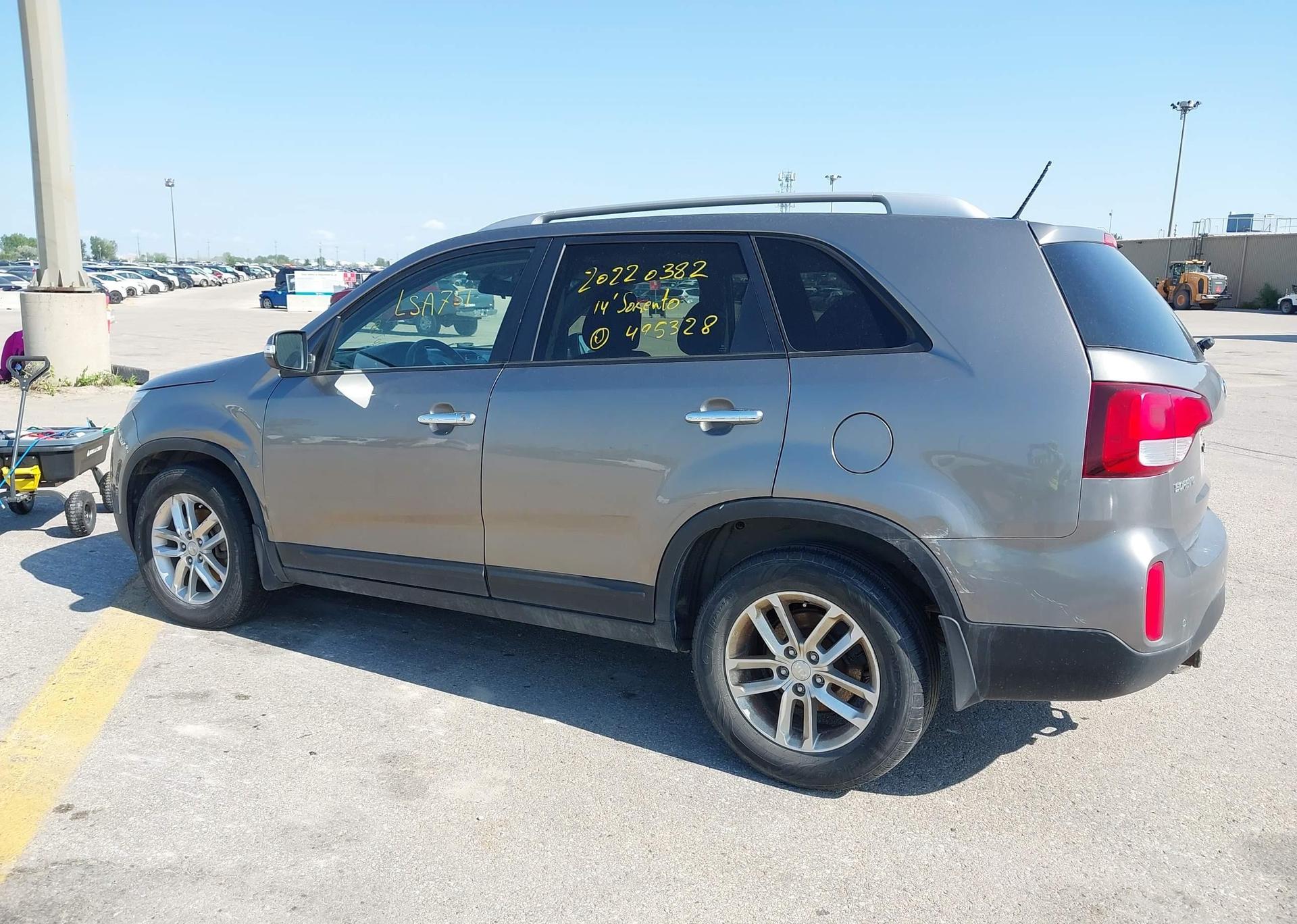 2014 KIA SORENTO LX