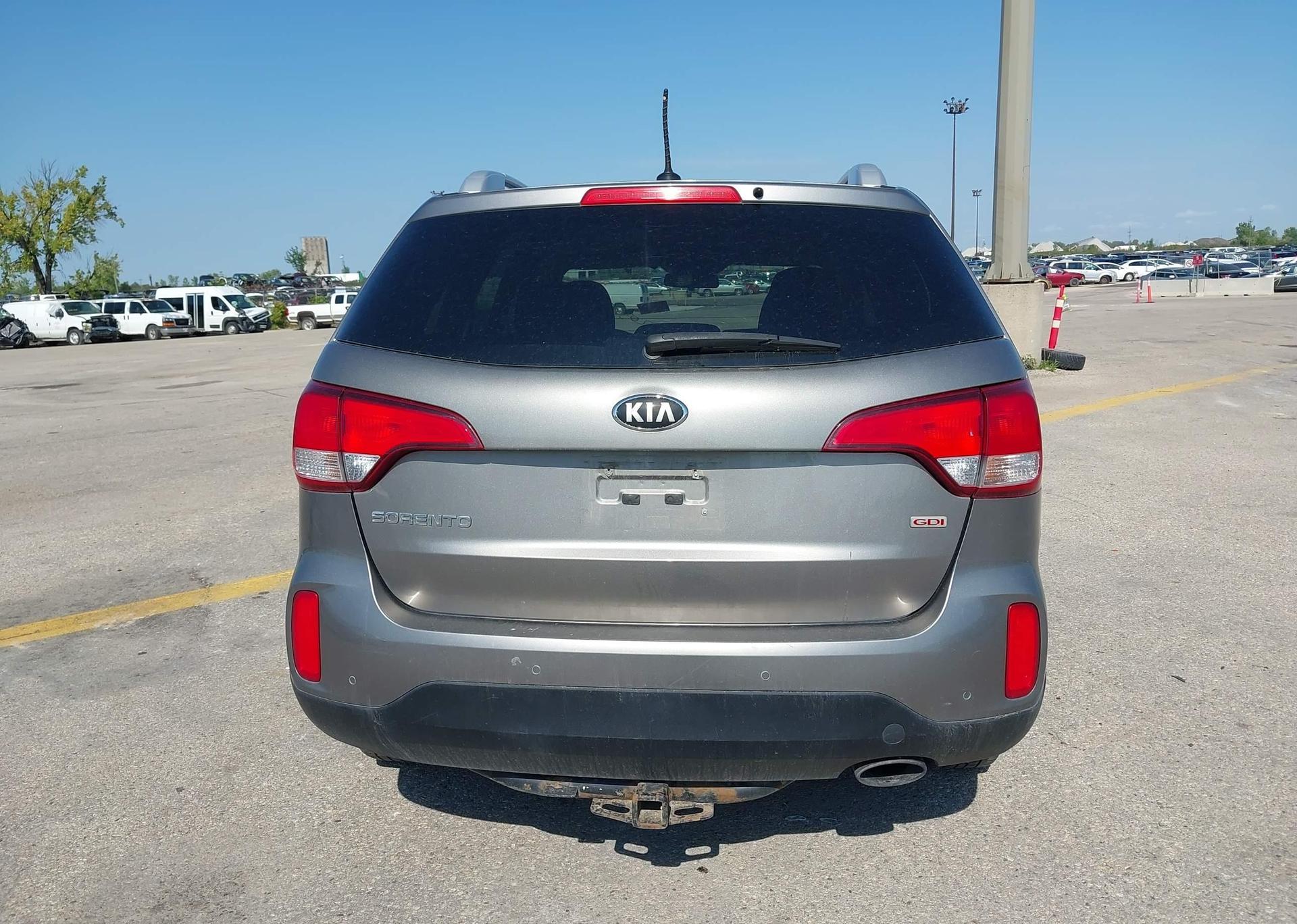 2014 KIA SORENTO LX