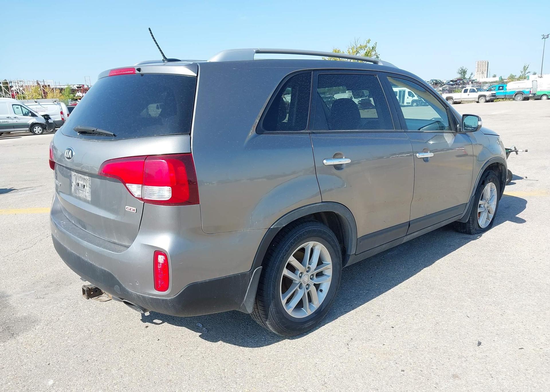 2014 KIA SORENTO LX