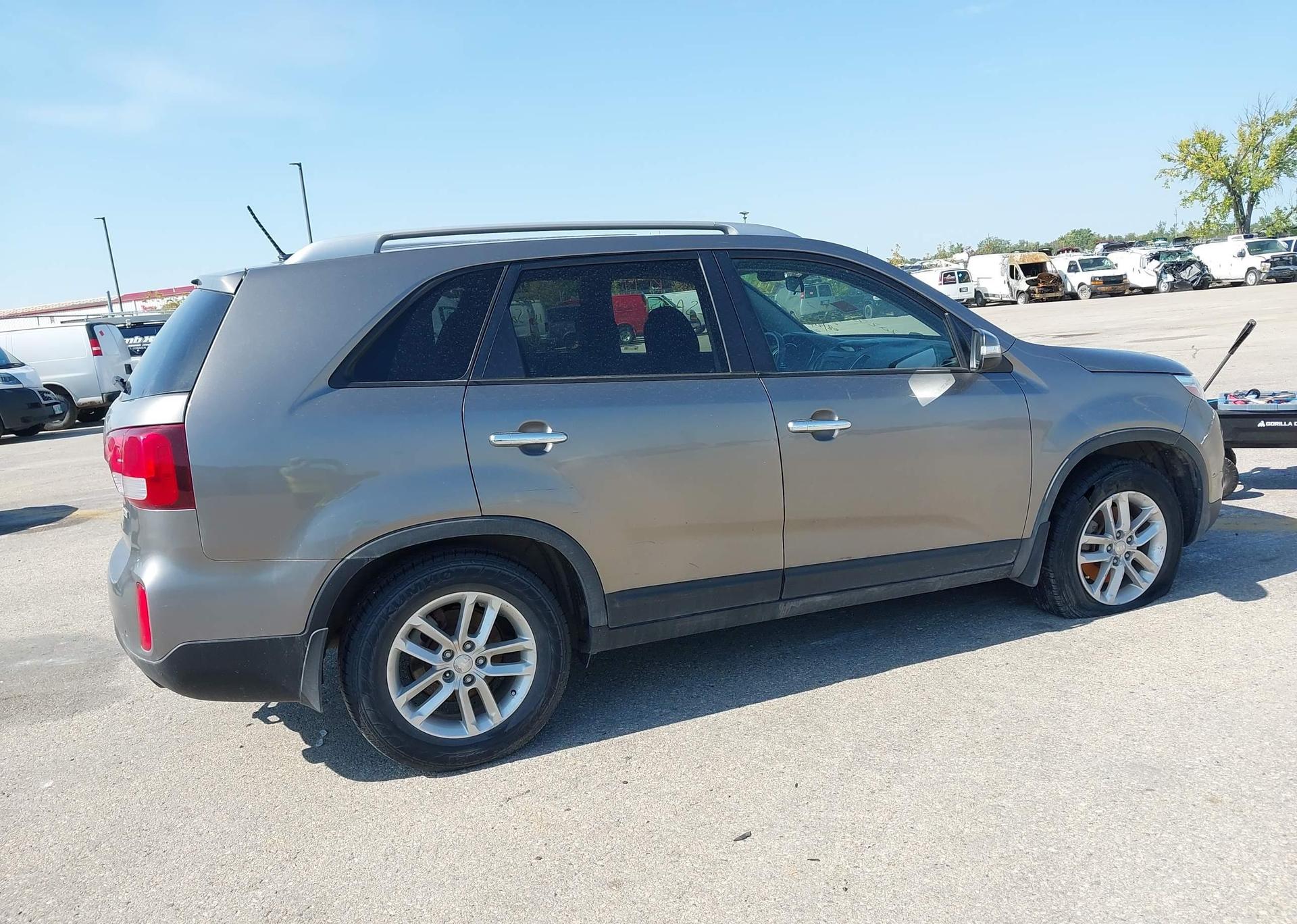 2014 KIA SORENTO LX