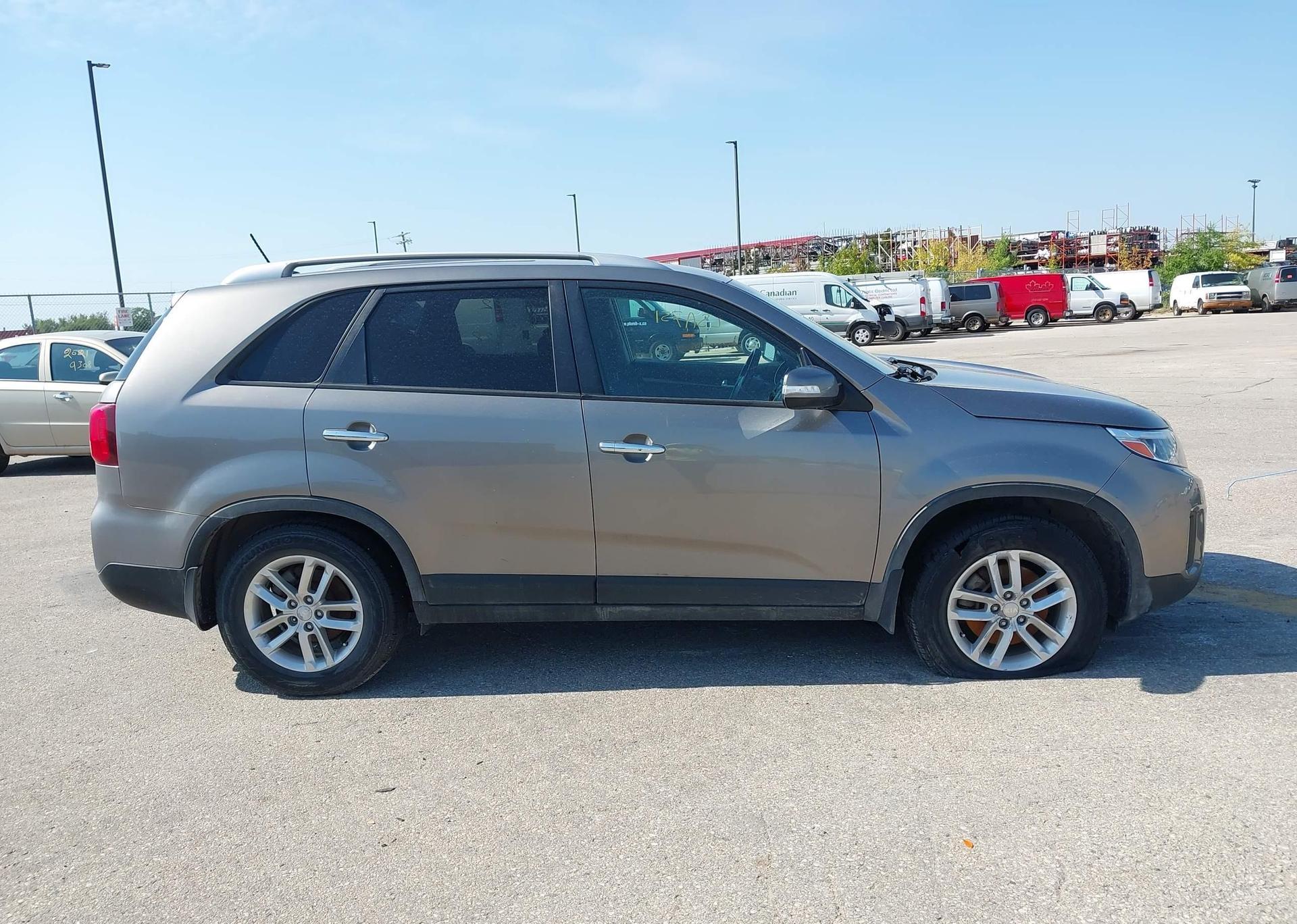 2014 KIA SORENTO LX