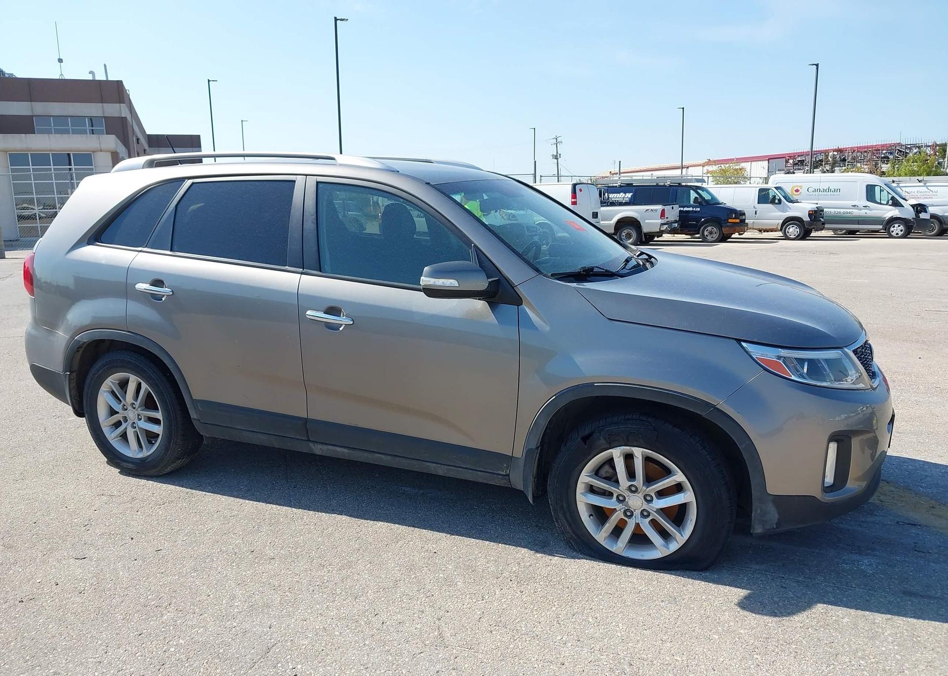 2014 KIA SORENTO LX