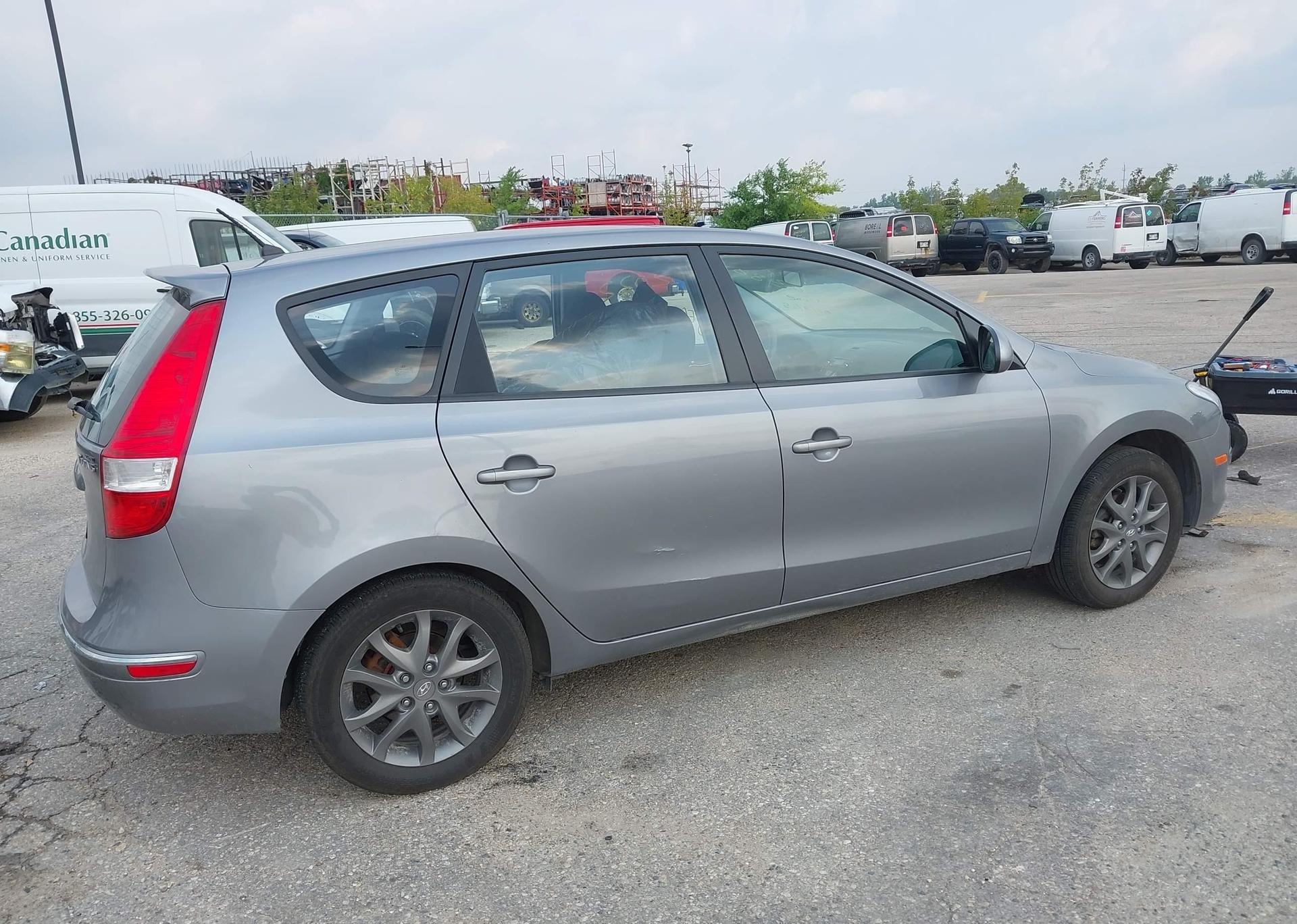 2012 HYUNDAI elantra touring gls