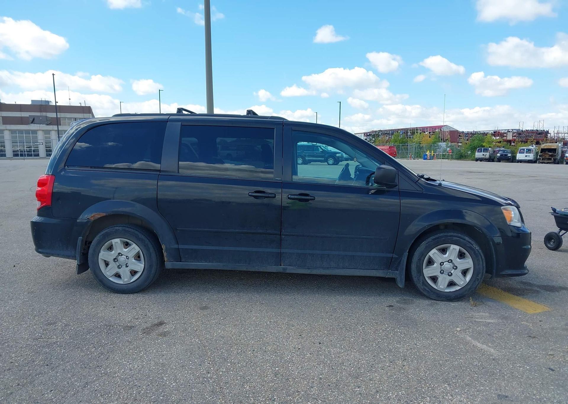 2013 DODGE GRAND CARAVAN SE