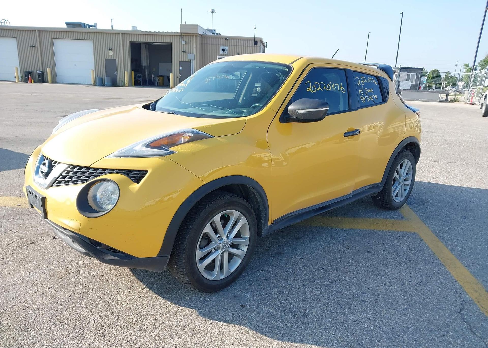 2015 NISSAN JUKE SV