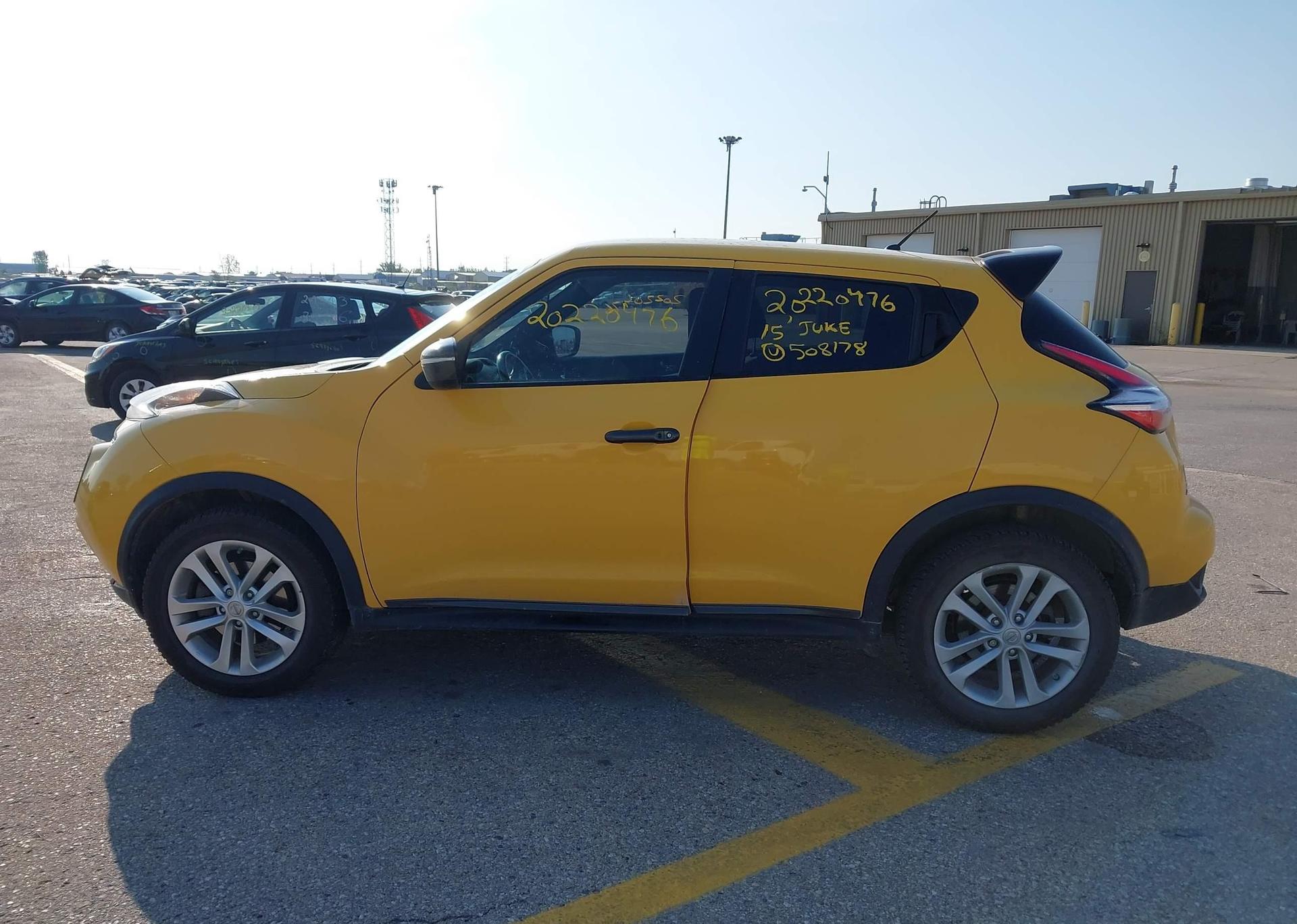 2015 NISSAN JUKE SV
