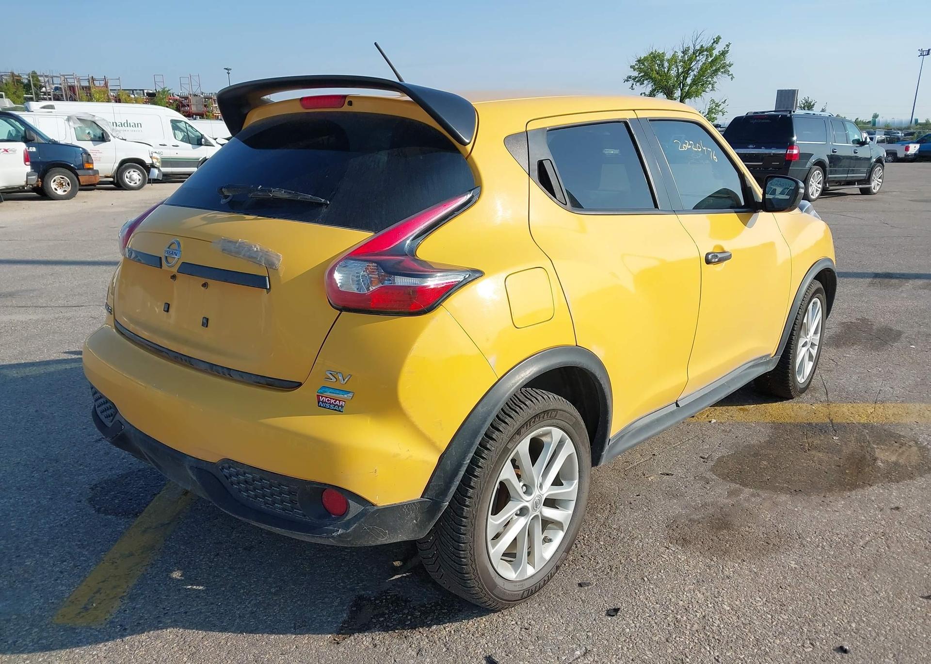 2015 NISSAN JUKE SV