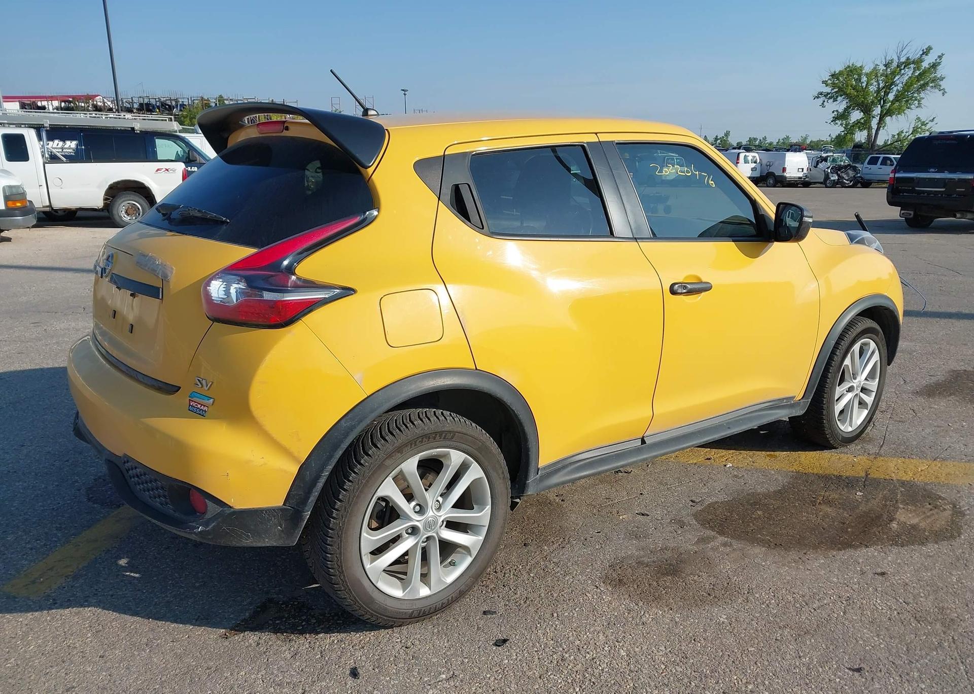 2015 NISSAN JUKE SV