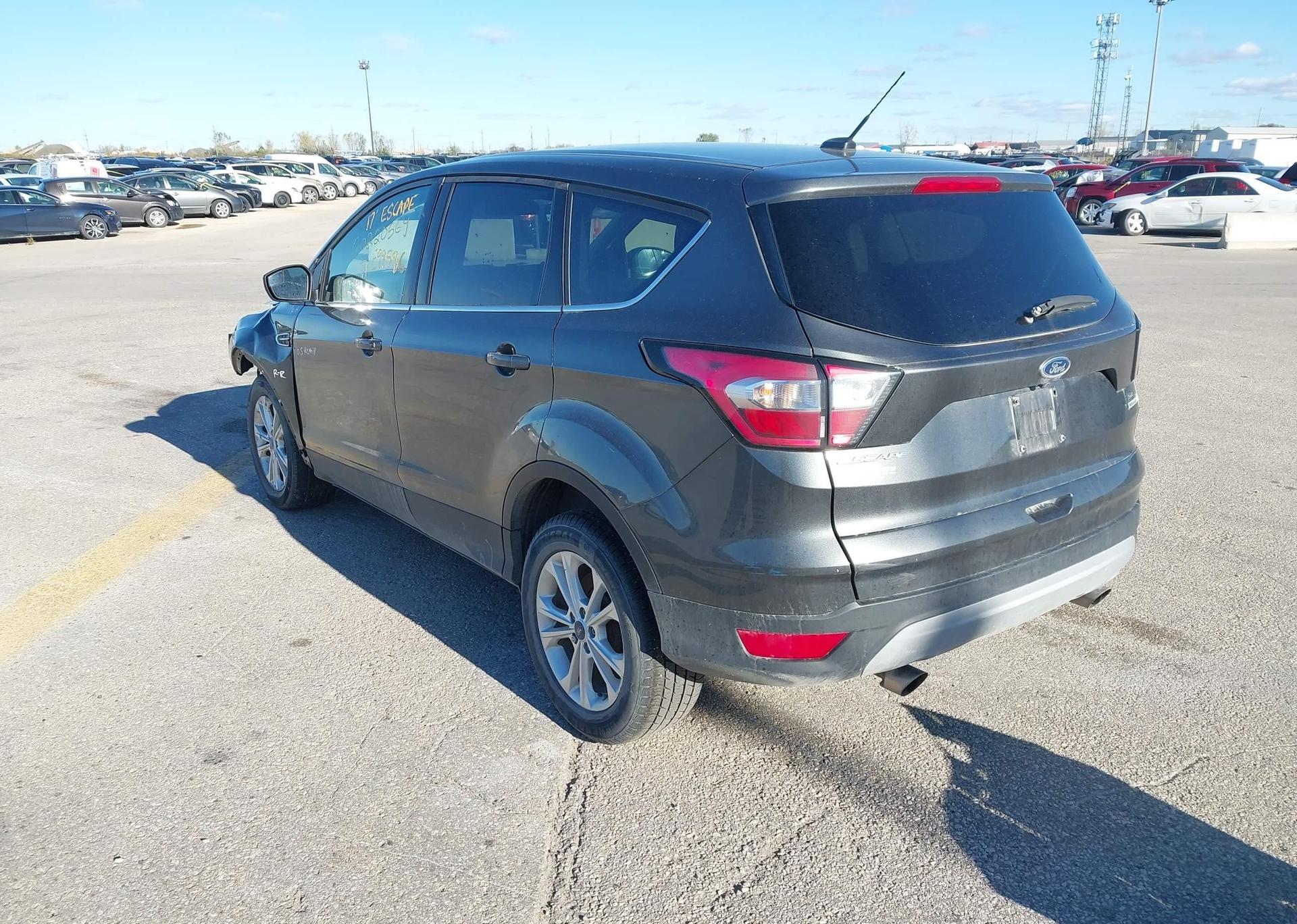 2017 FORD ESCAPE SE