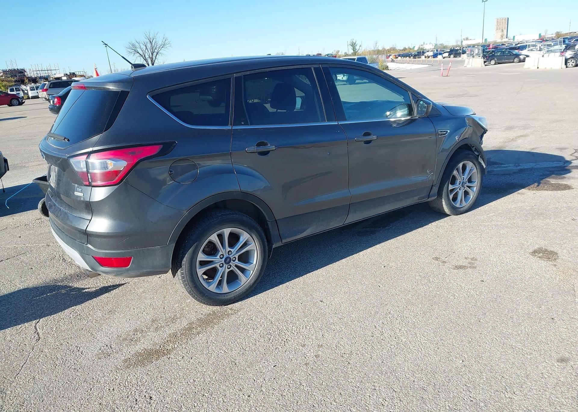 2017 FORD ESCAPE SE