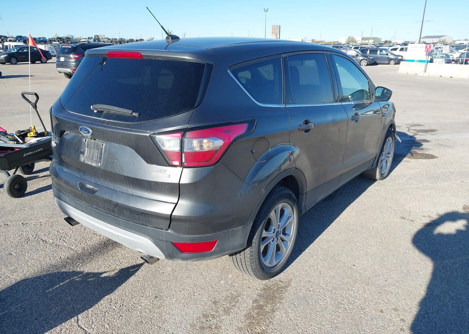 2017 FORD ESCAPE SE