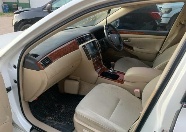 2004 TOYOTA CROWN ROYAL