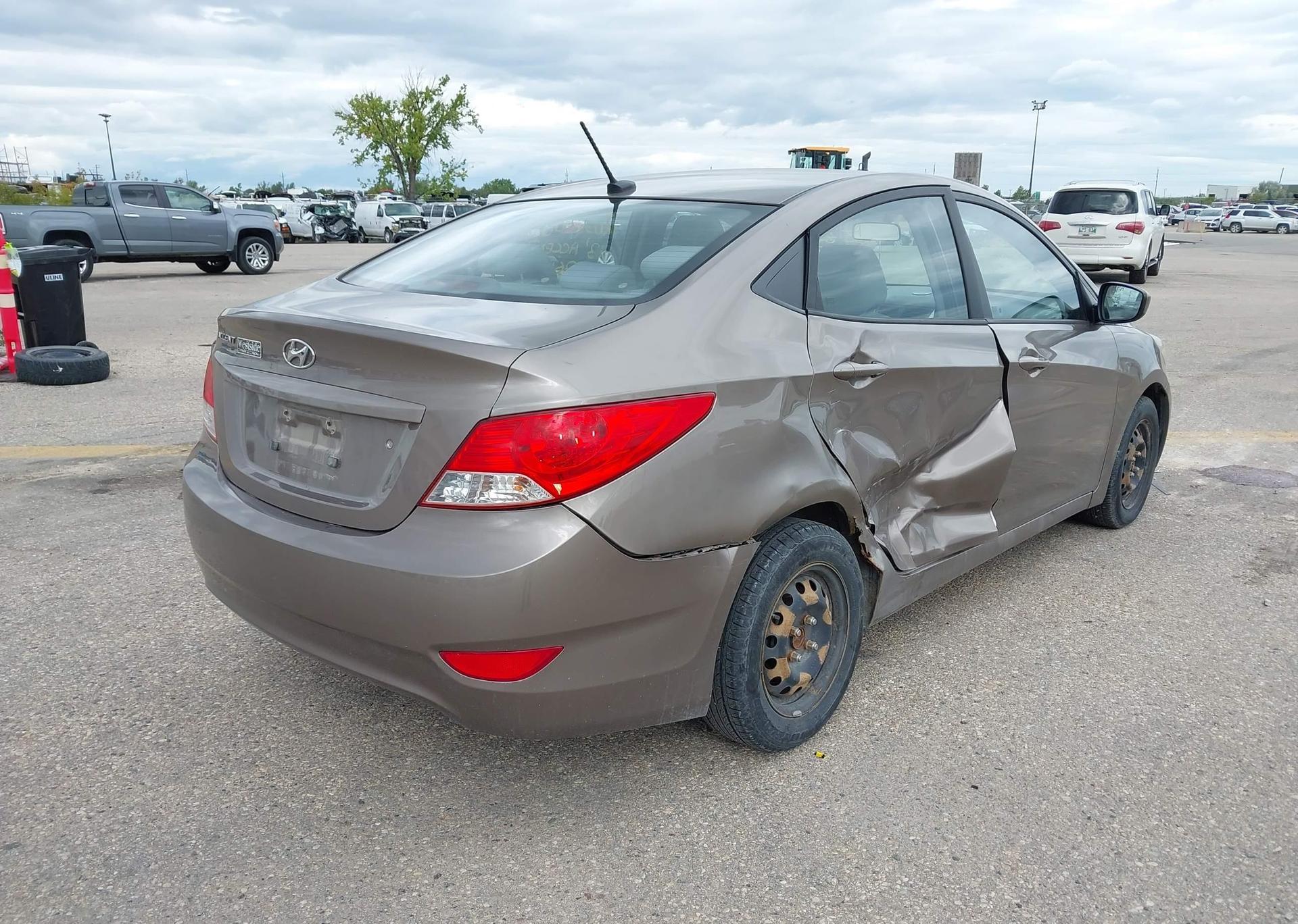 2013 HYUNDAI ACCENT GL