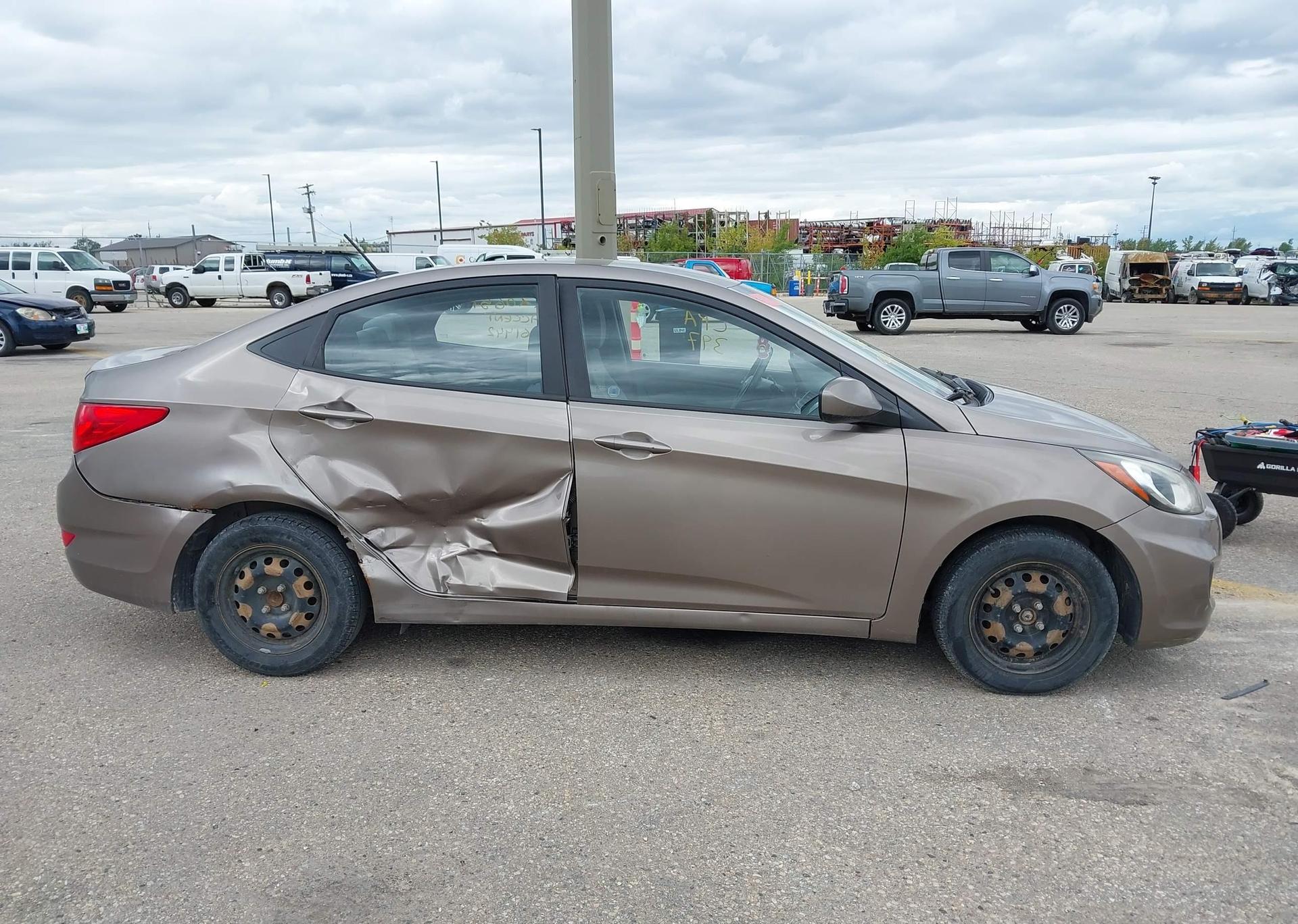 2013 HYUNDAI ACCENT GL