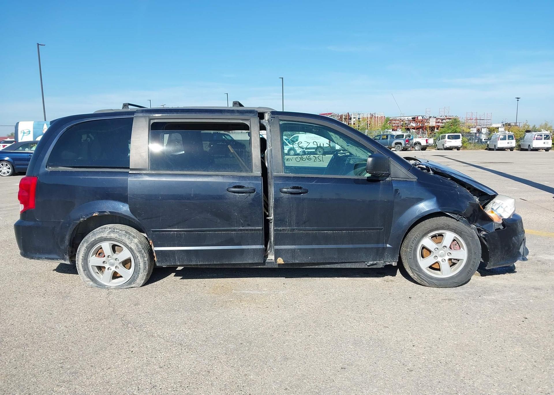 2011 DODGE GRAND CARAVAN SE