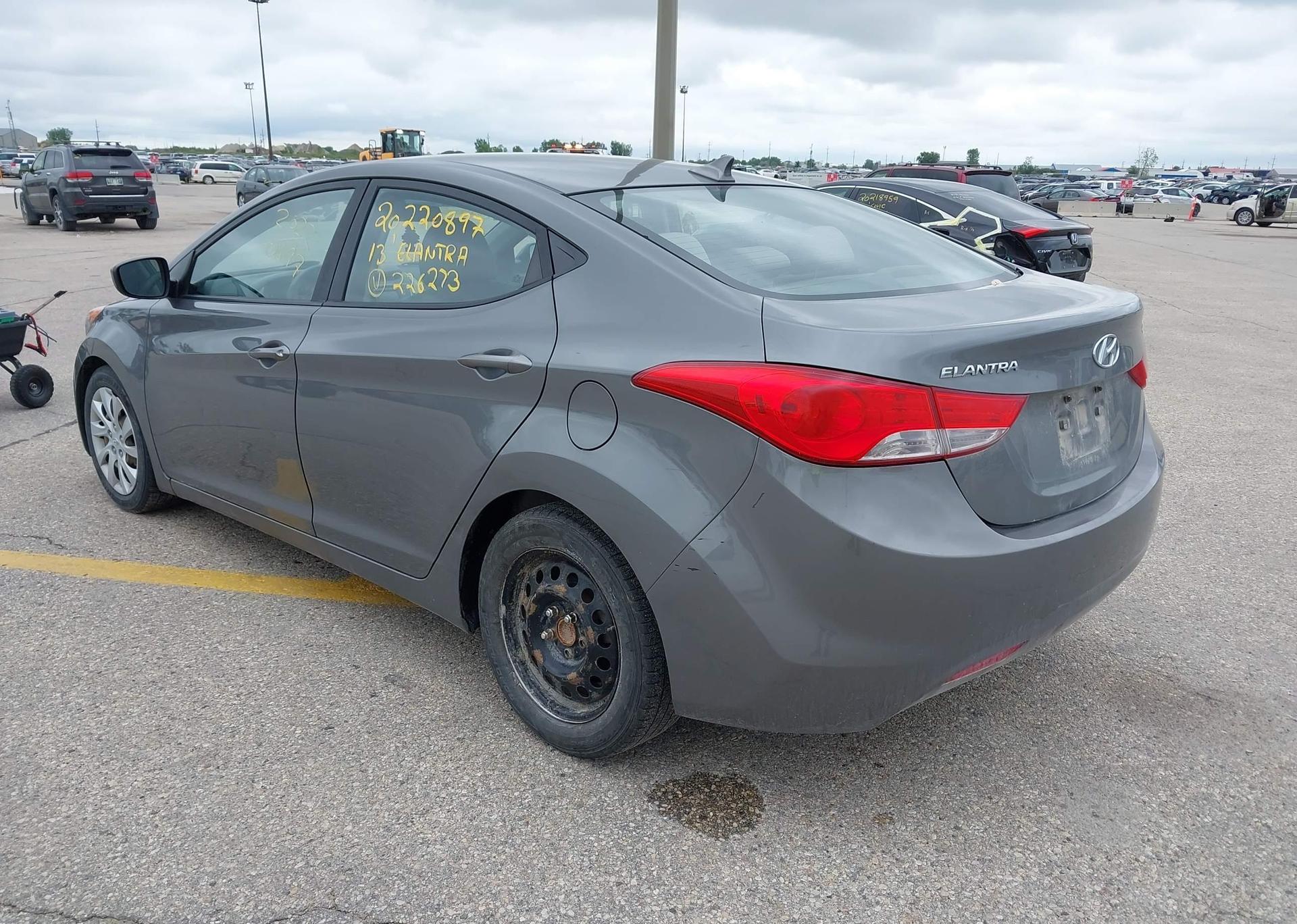 2013 HYUNDAI ELANTRA GL