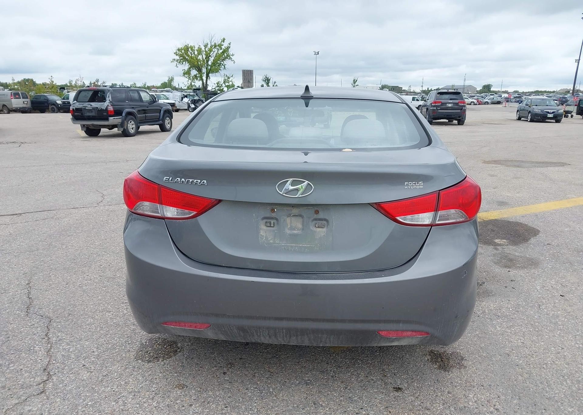 2013 HYUNDAI ELANTRA GL