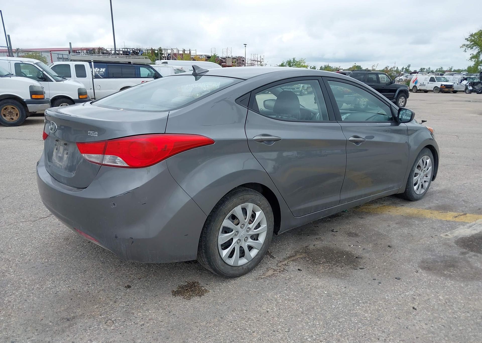 2013 HYUNDAI ELANTRA GL