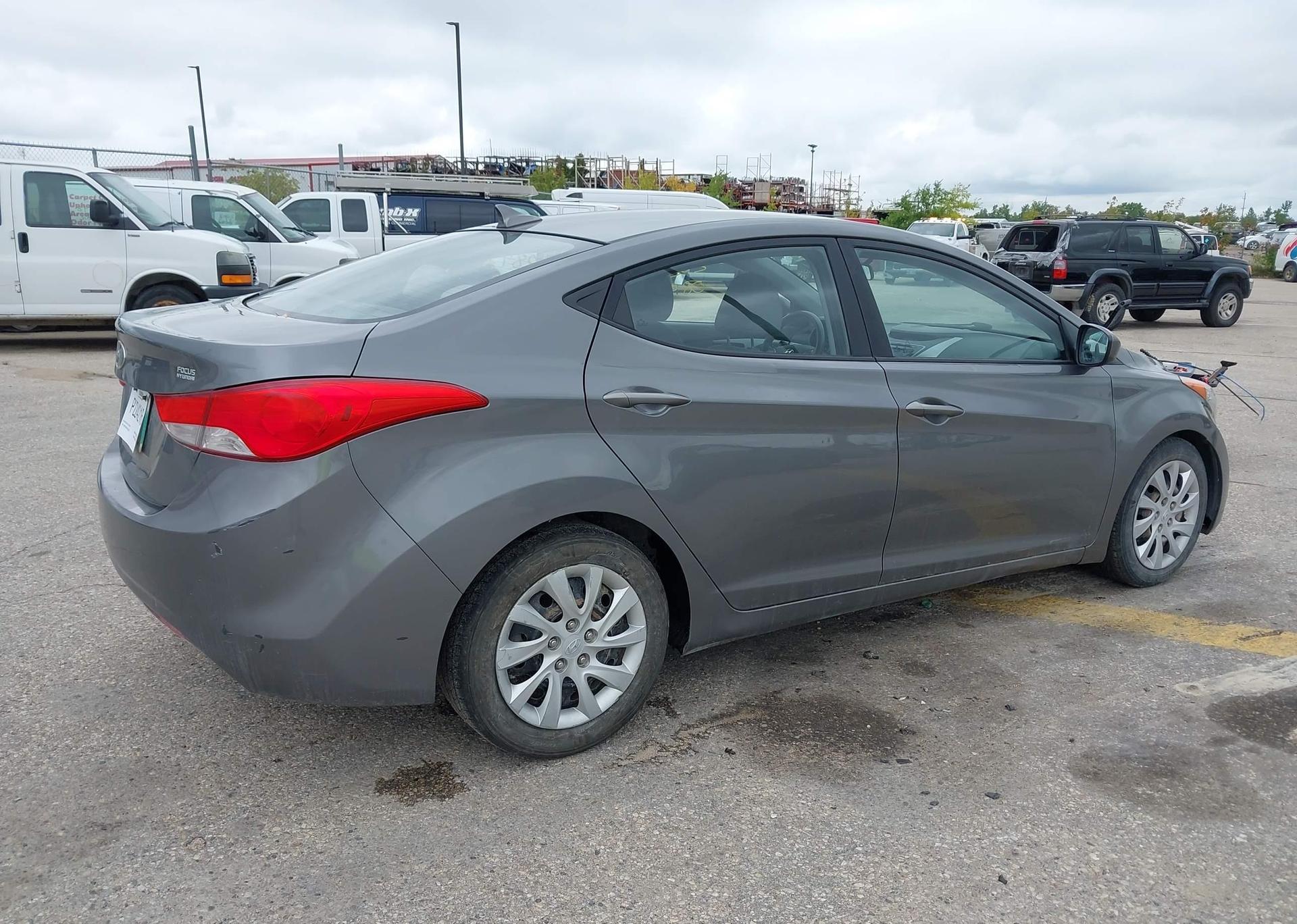 2013 HYUNDAI ELANTRA GL