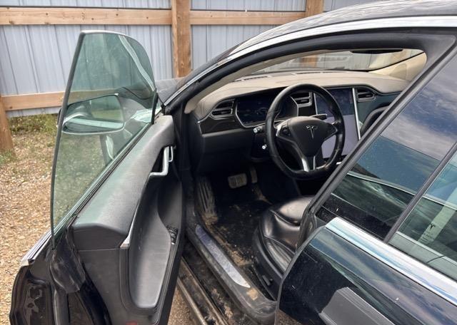 2015 TESLA Model S 85D