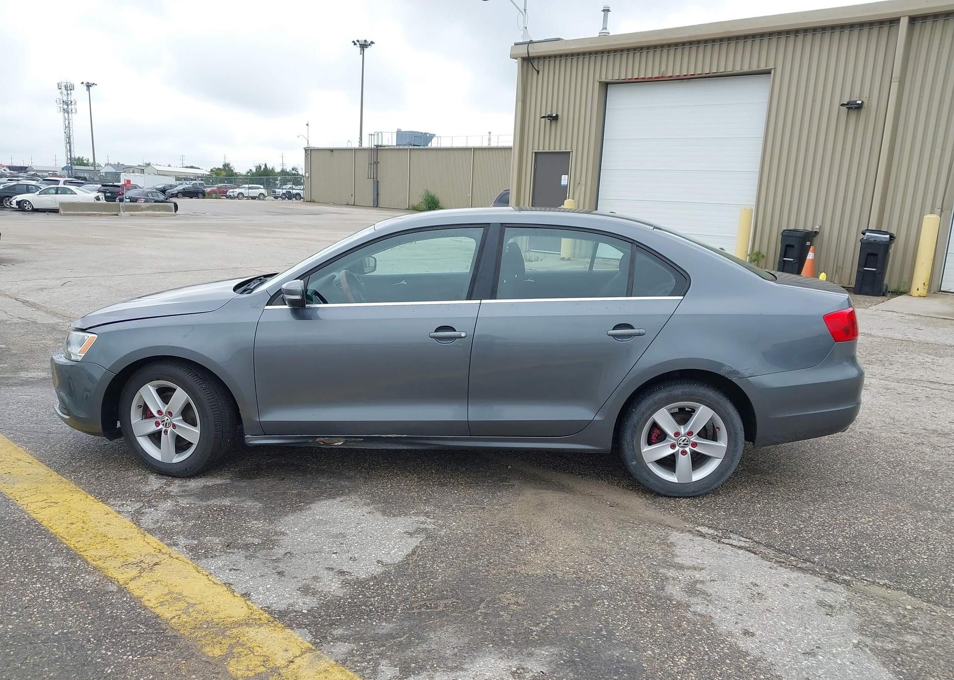 2012 VOLKSWAGEN JETTA 2.5