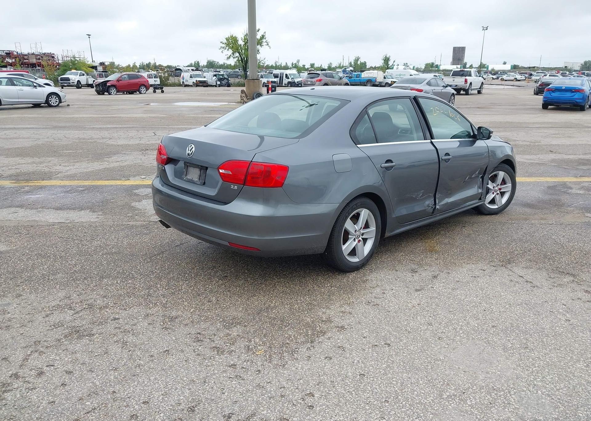 2012 VOLKSWAGEN JETTA 2.5