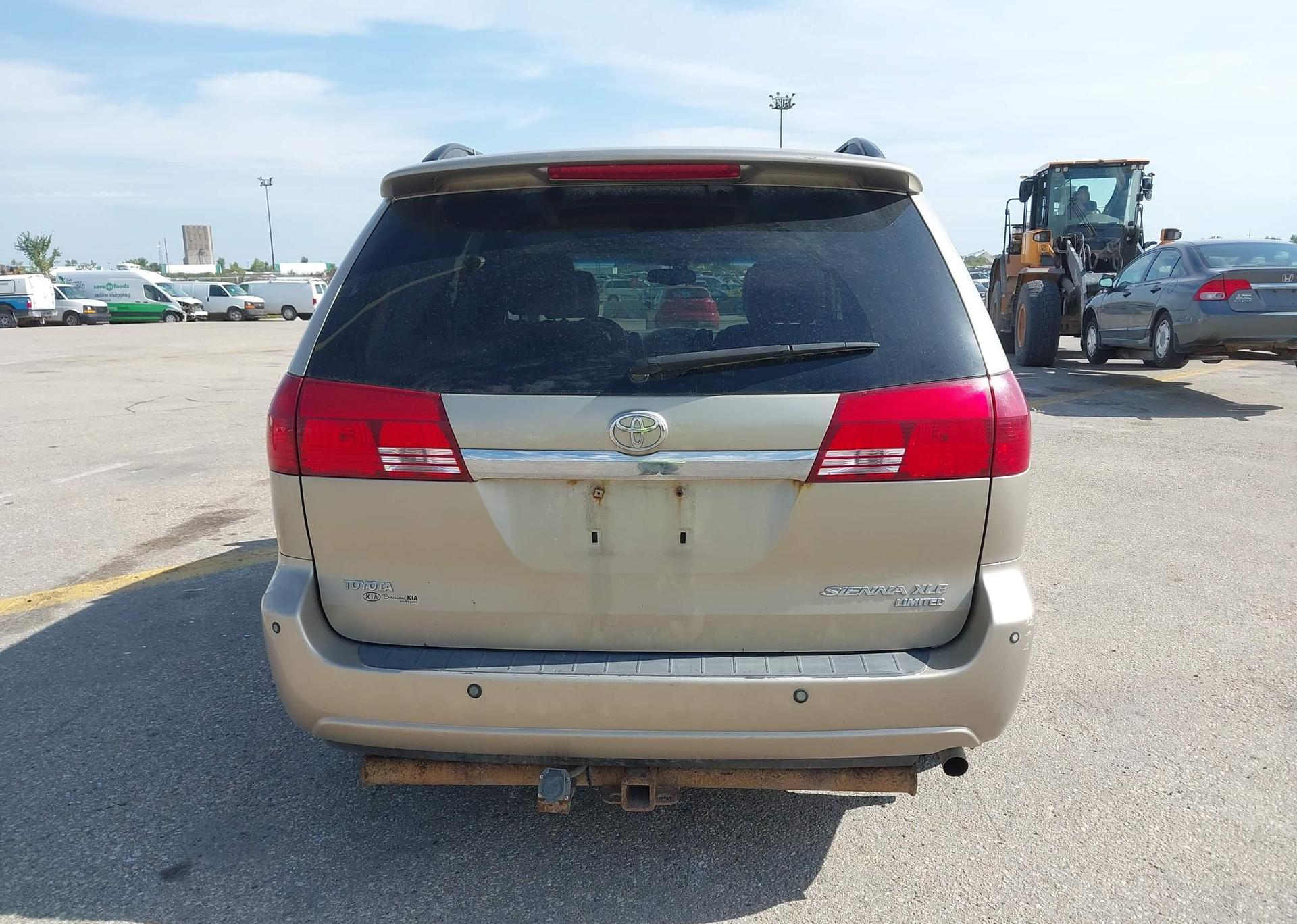 2005 TOYOTA SIENNA XLE V6