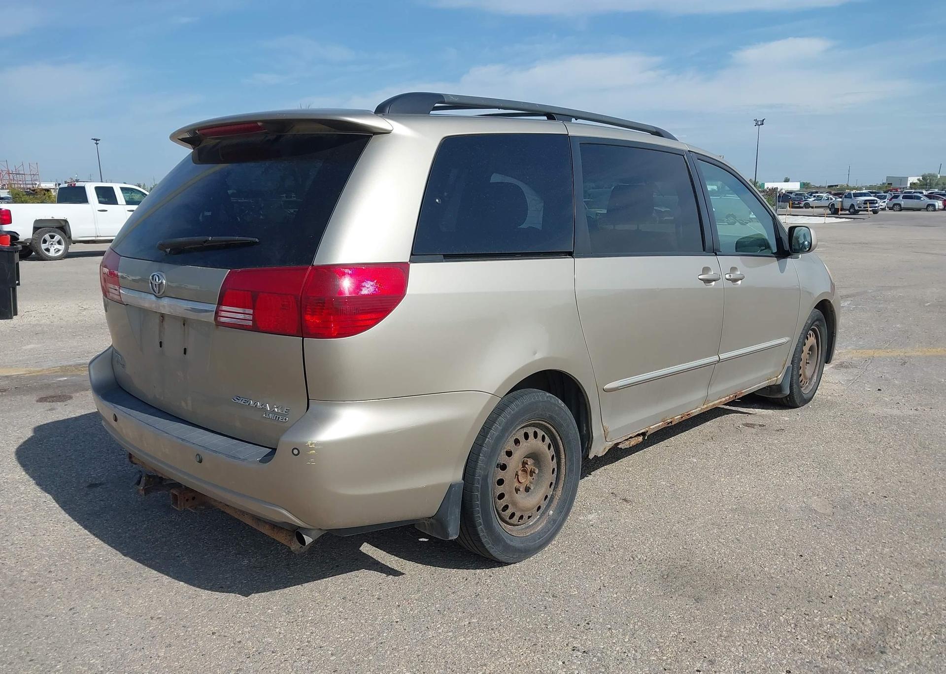 2005 TOYOTA SIENNA XLE V6