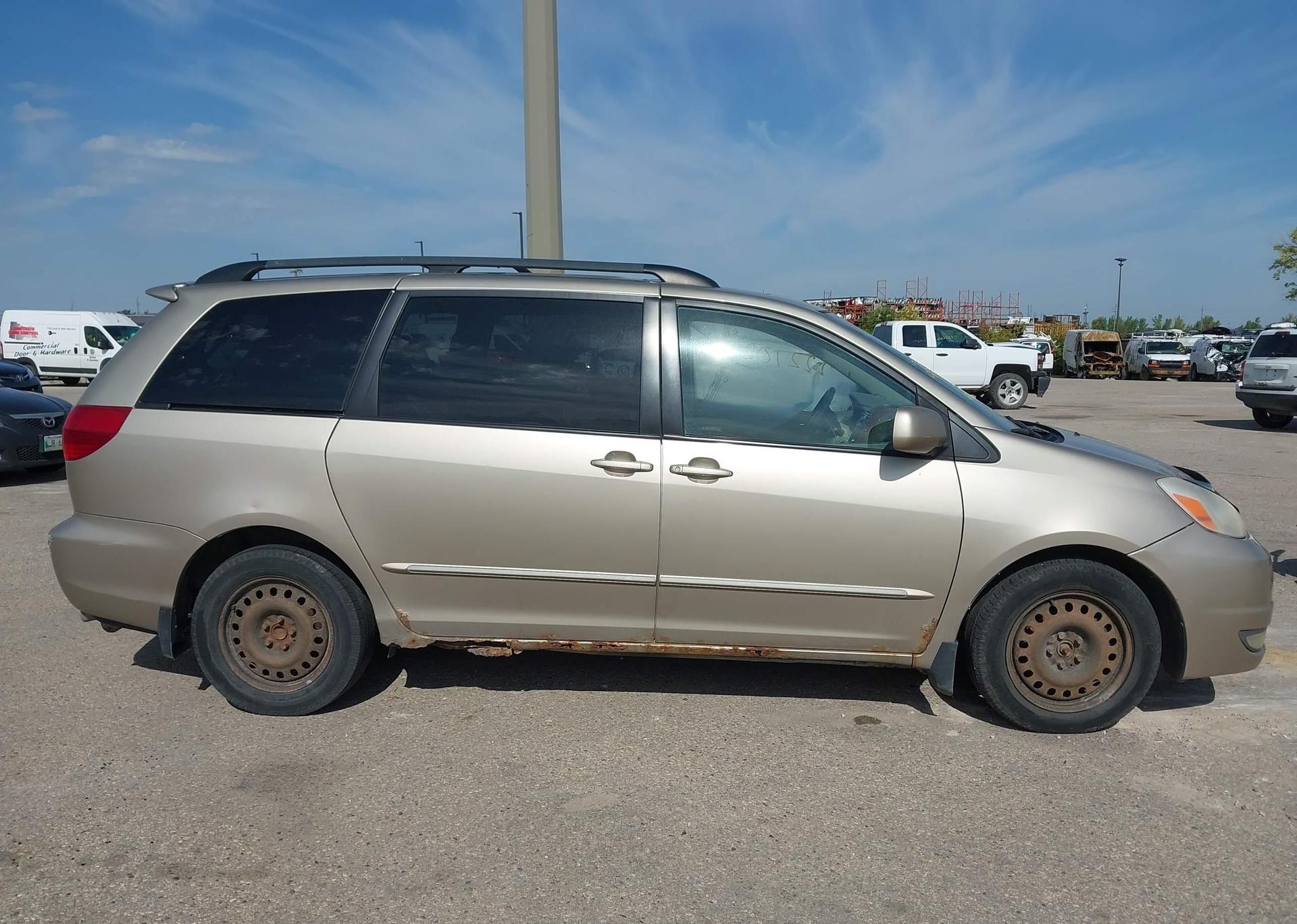 2005 TOYOTA SIENNA XLE V6