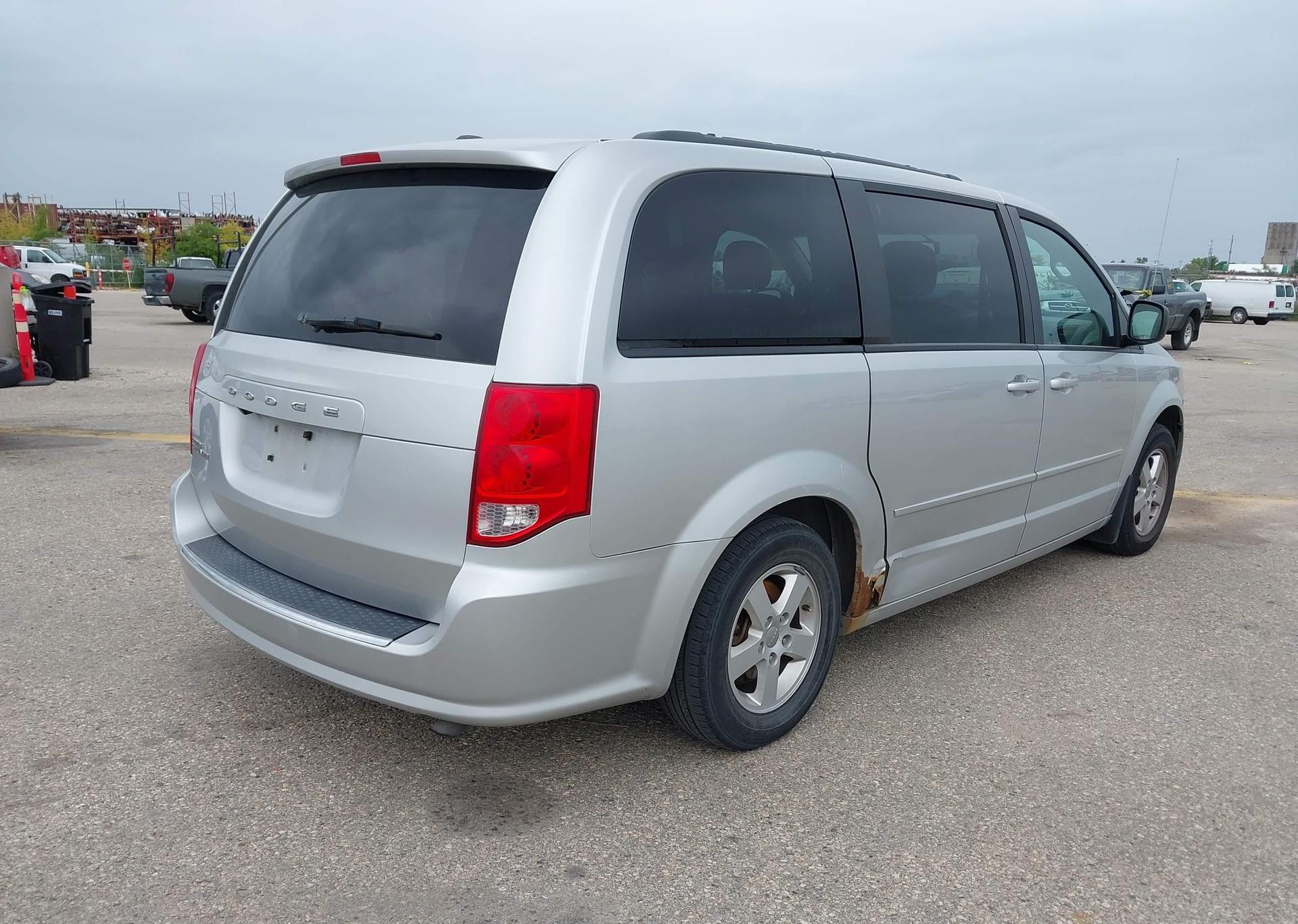 2011 DODGE GRAND CARAVAN SXT