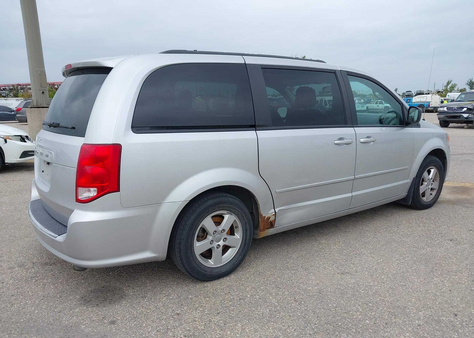 2011 DODGE GRAND CARAVAN SXT