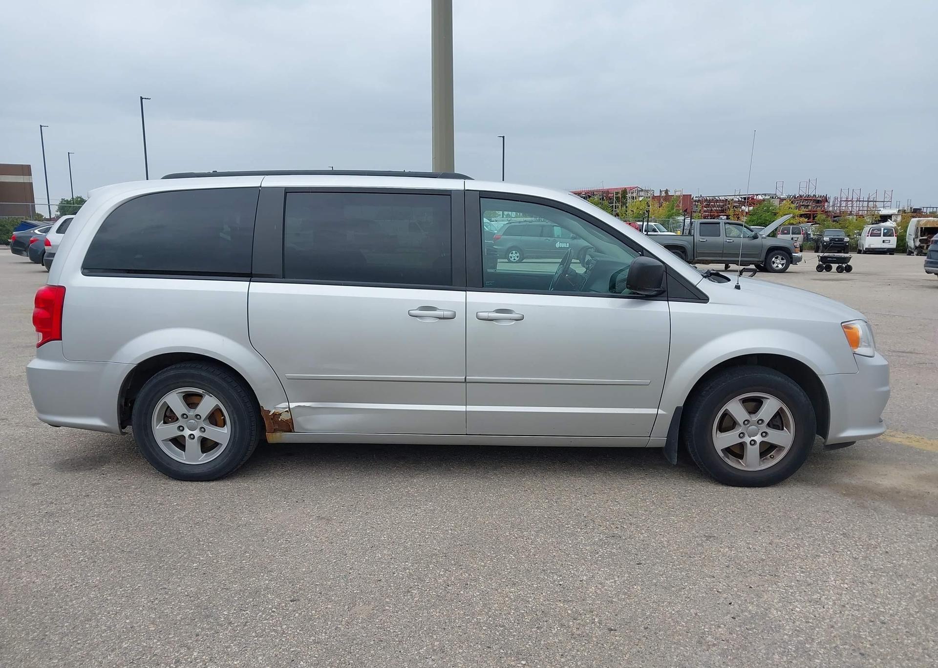 2011 DODGE GRAND CARAVAN SXT