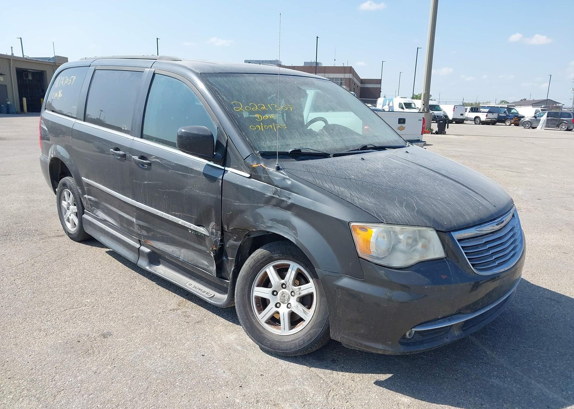 2011 CHRYSLER TOWN & COUNTRY TOURING