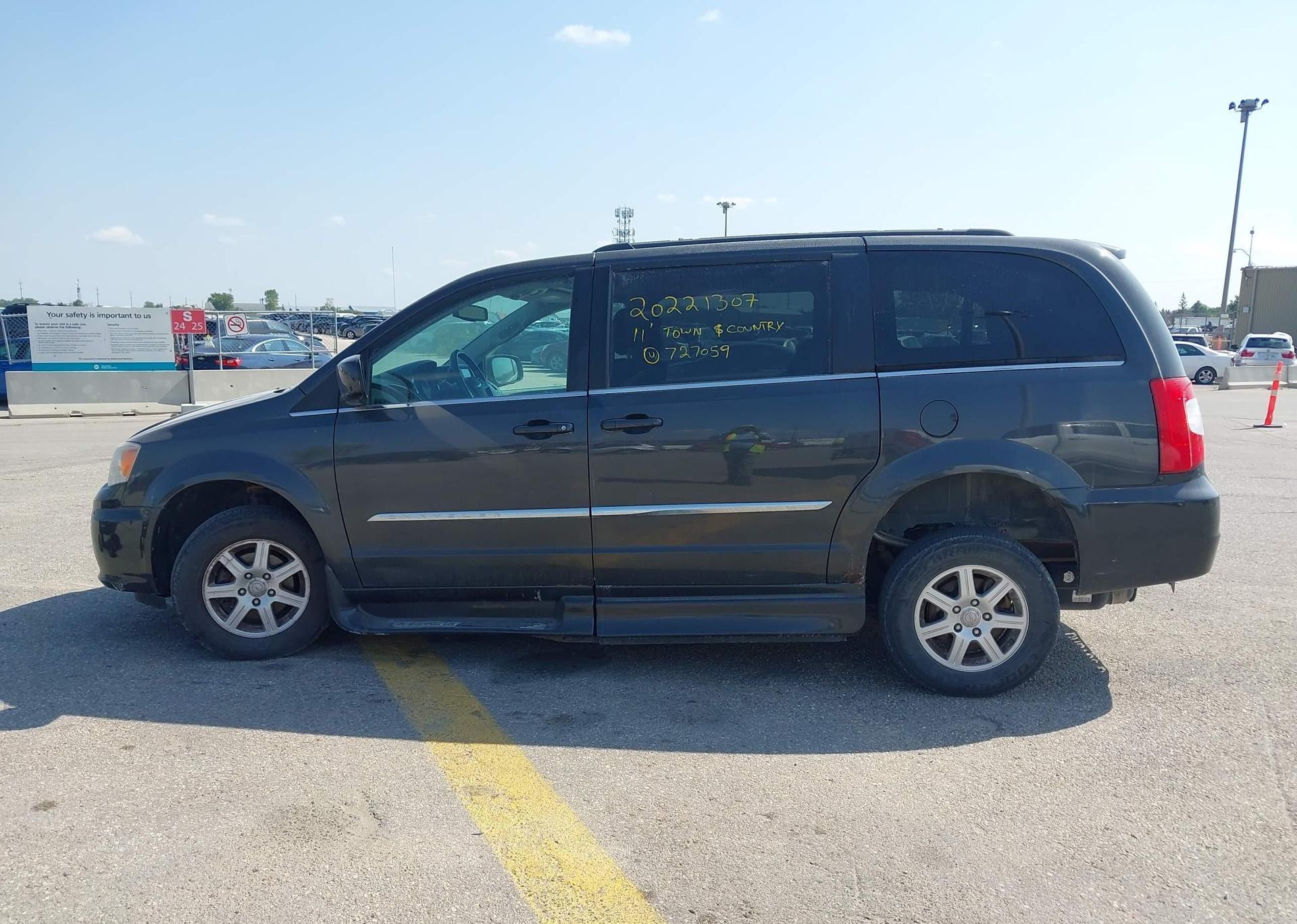 2011 CHRYSLER TOWN & COUNTRY TOURING