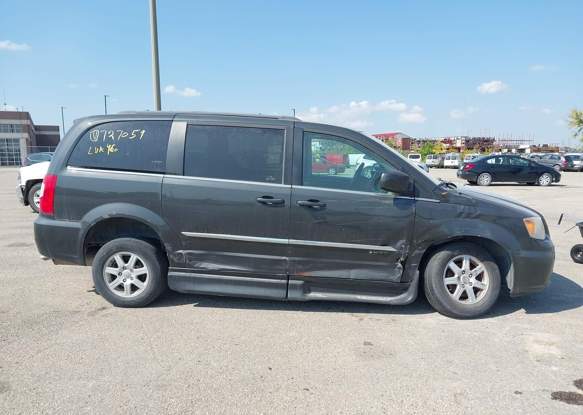 2011 CHRYSLER TOWN & COUNTRY TOURING