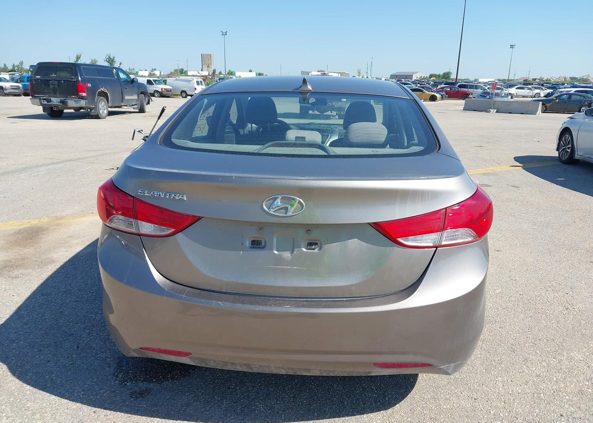 2013 HYUNDAI ELANTRA GL