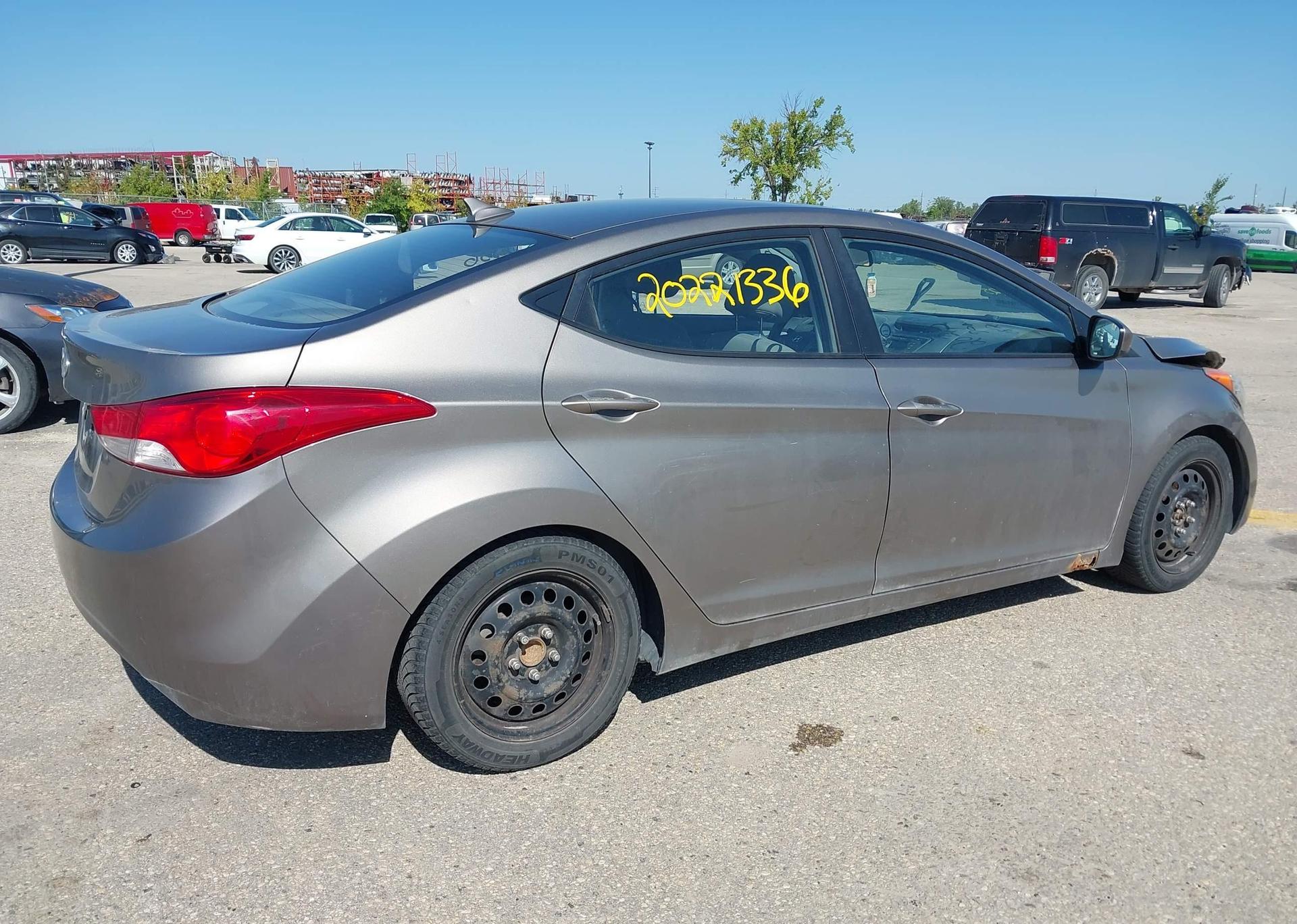 2013 HYUNDAI ELANTRA GL