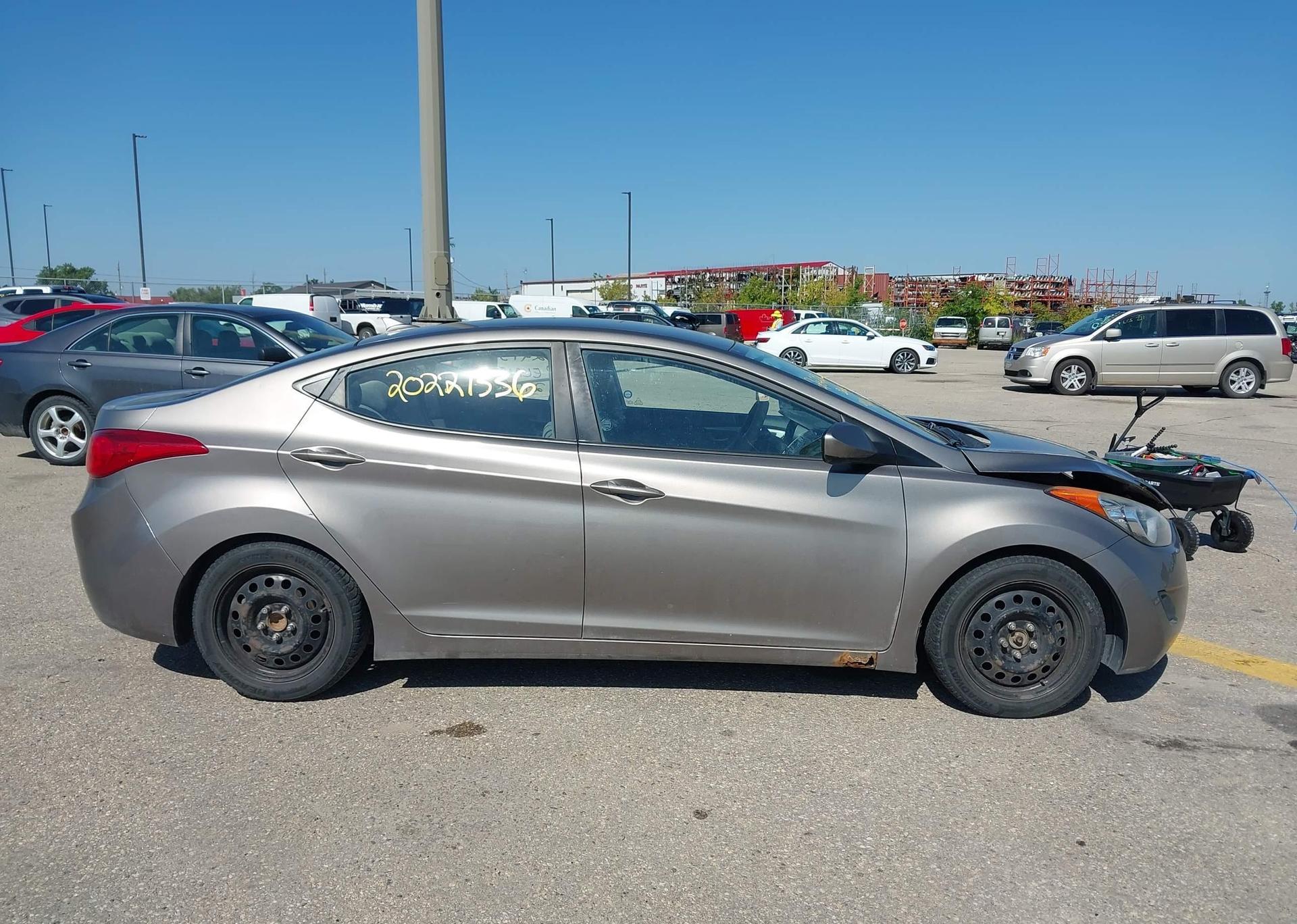 2013 HYUNDAI ELANTRA GL