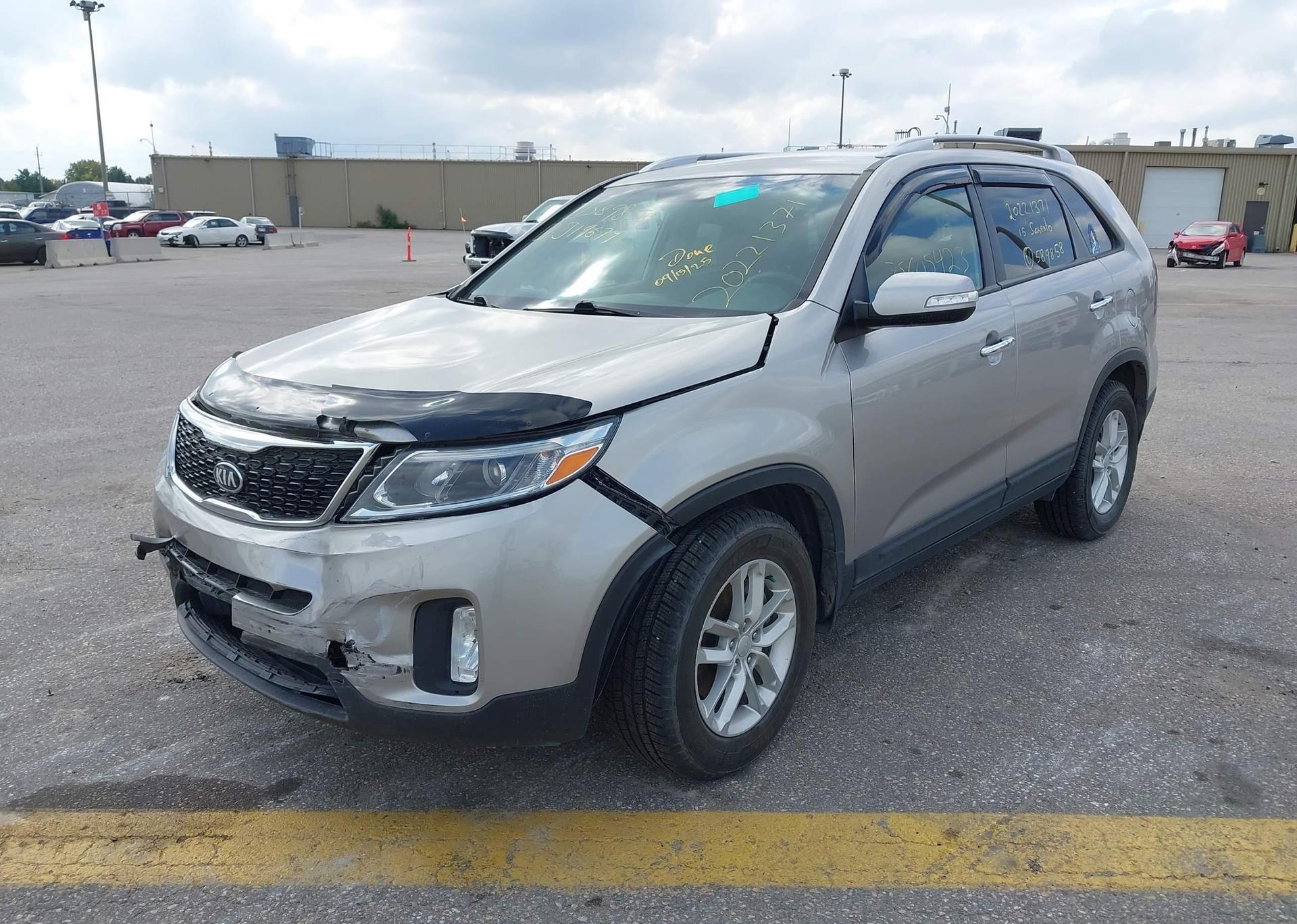 2015 KIA SORENTO LX