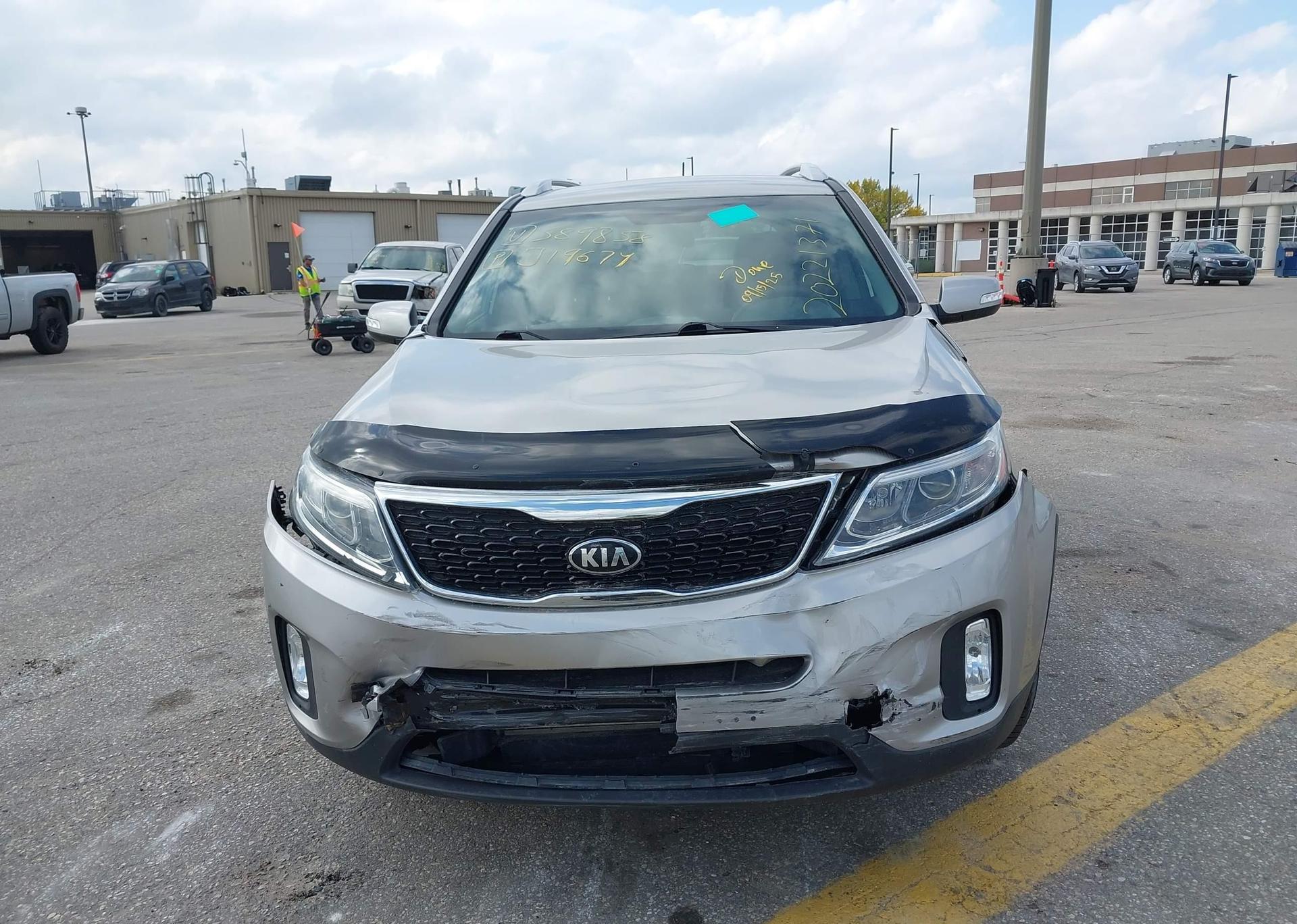 2015 KIA SORENTO LX