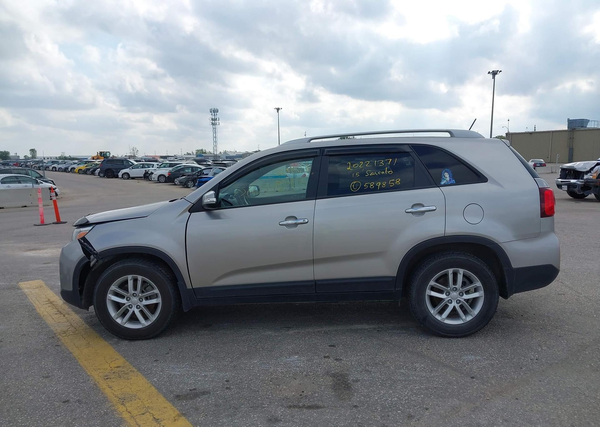 2015 KIA SORENTO LX