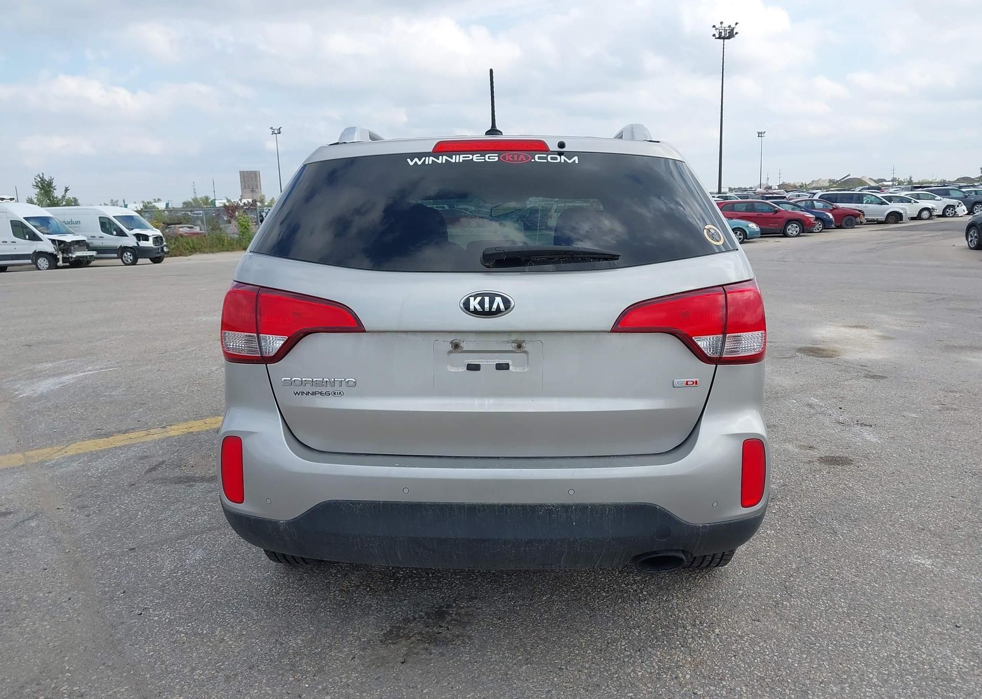 2015 KIA SORENTO LX