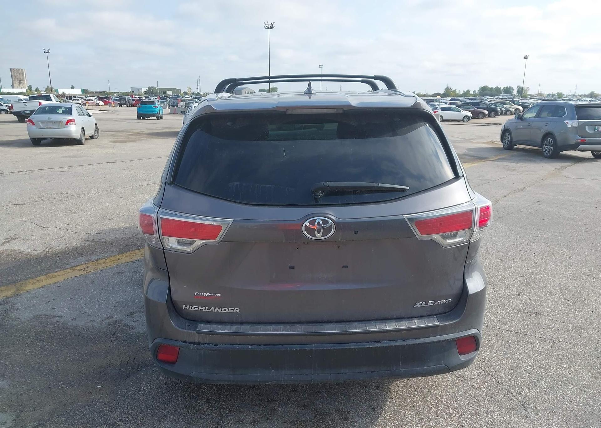 2015 TOYOTA HIGHLANDER XLE V6
